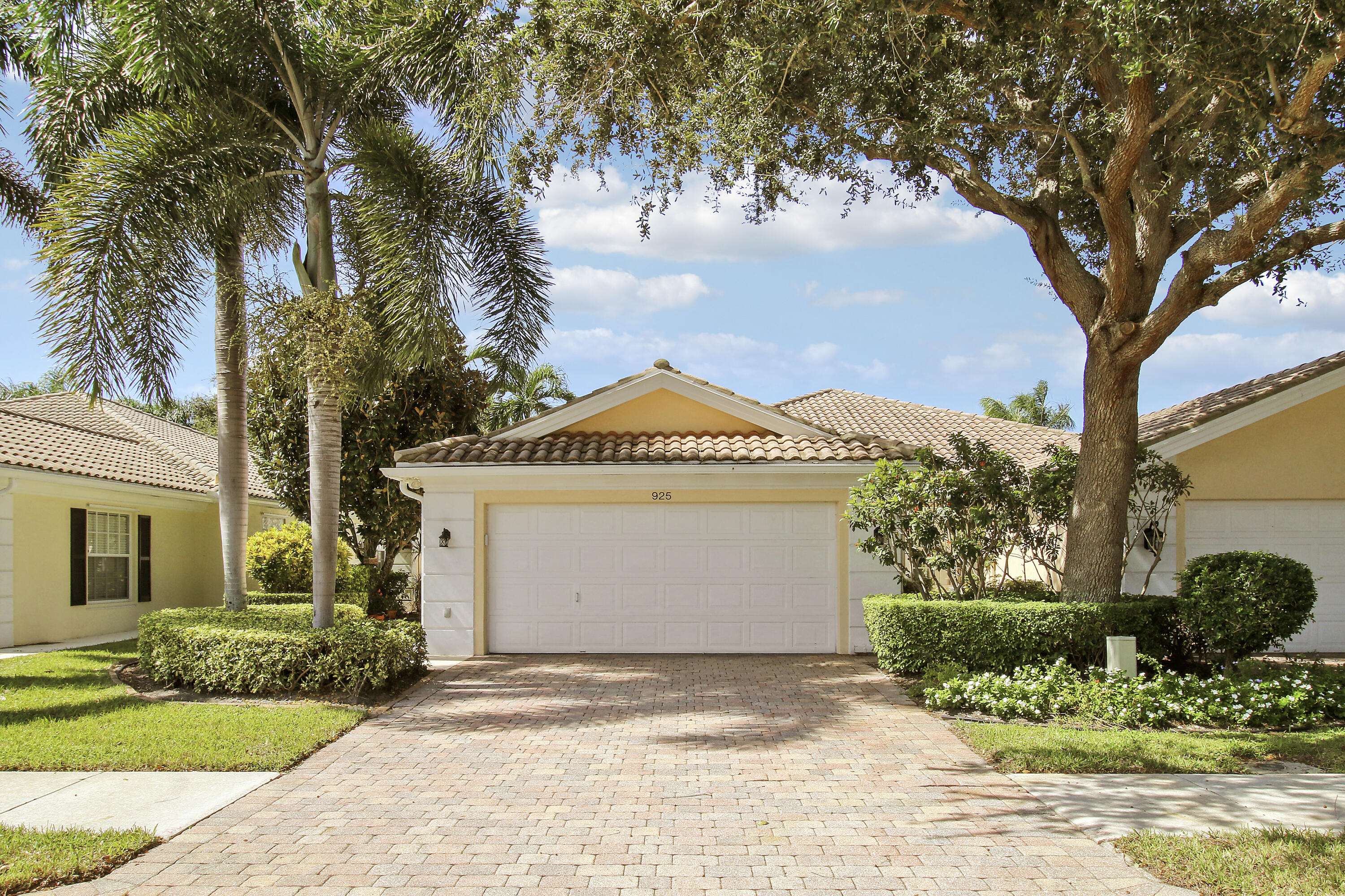 925 Magdalena Road Property Photo