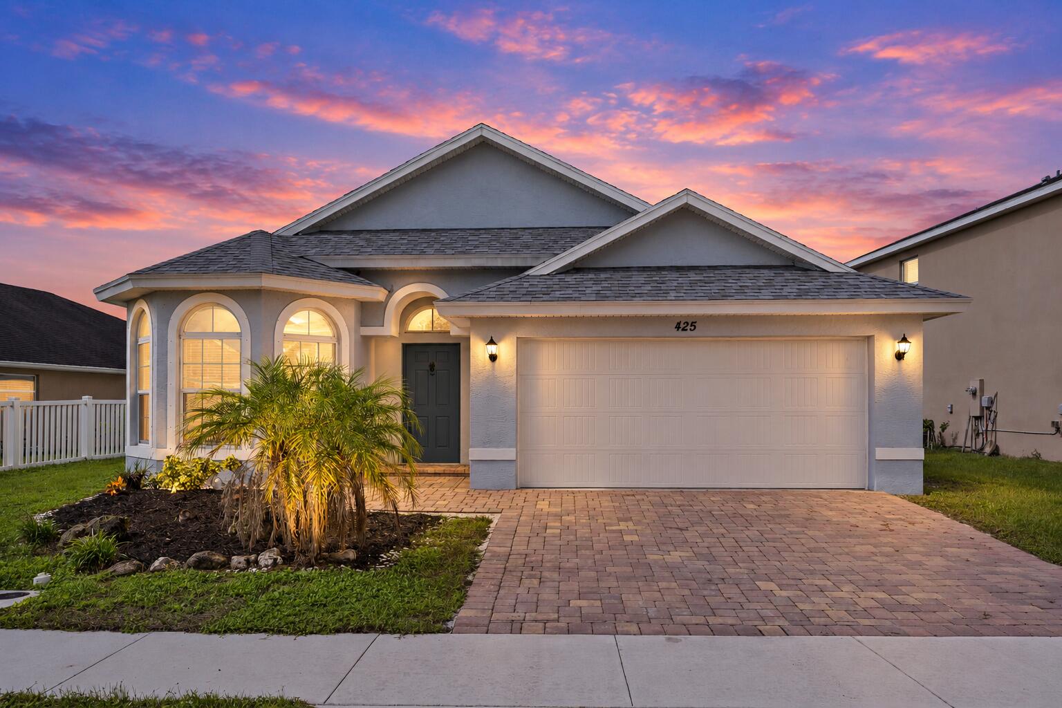 425 Seafoam Circle Property Photo 1