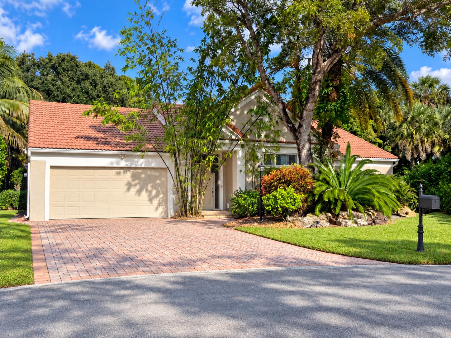 7505 Live Oak Drive Property Photo 1