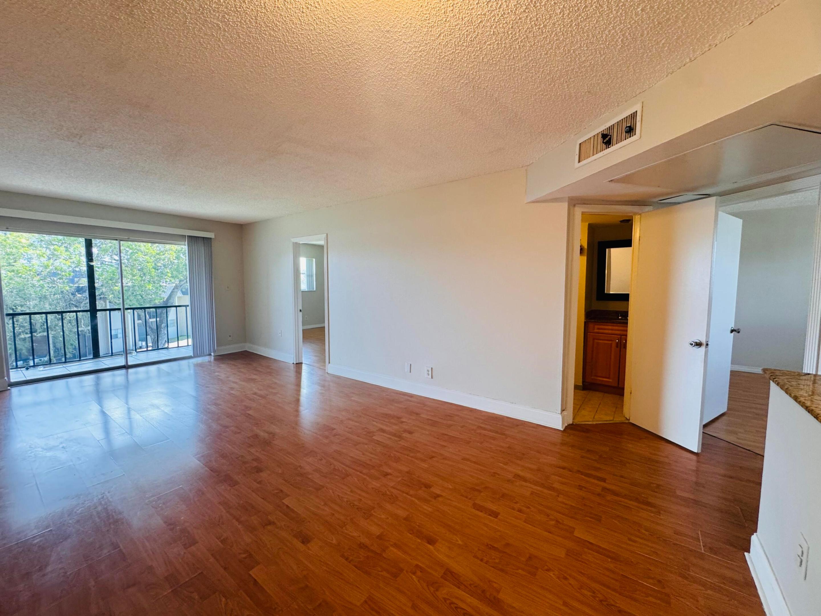 8020 N Colony Circle N 302 Property Photo 4