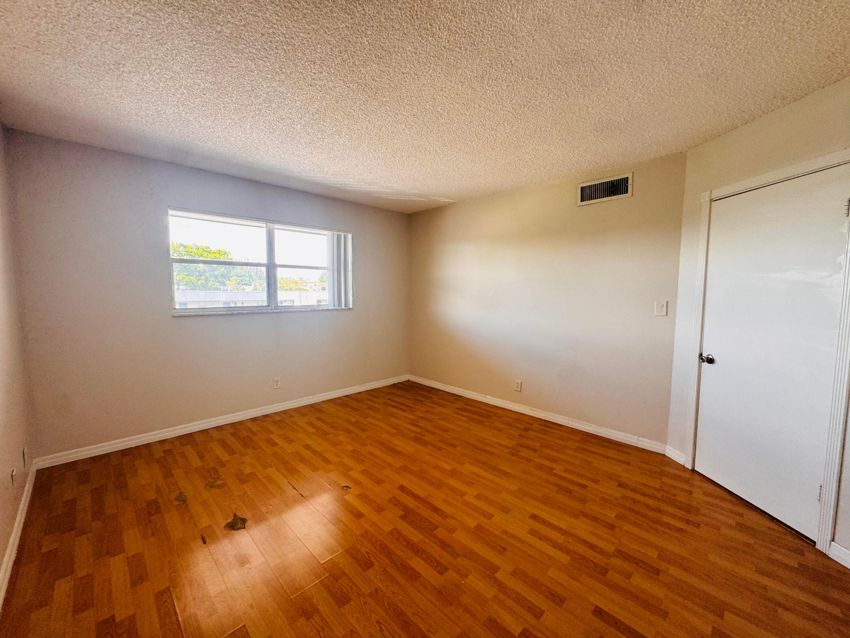 8020 N Colony Circle N 302 Property Photo 14