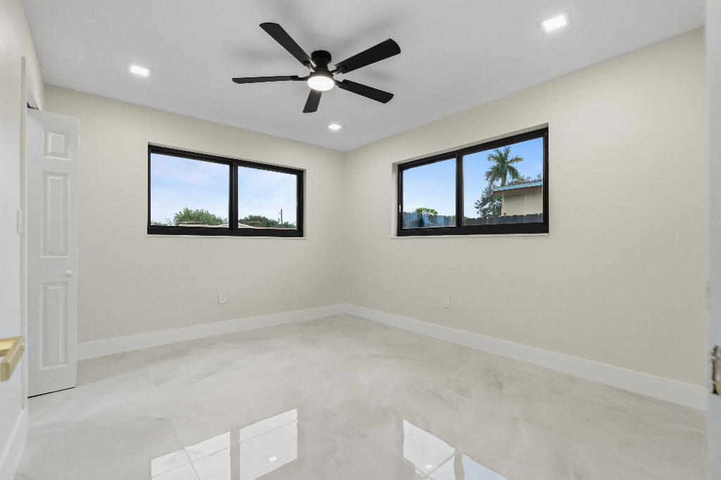 9160 Sw 54th Place Property Photo 35