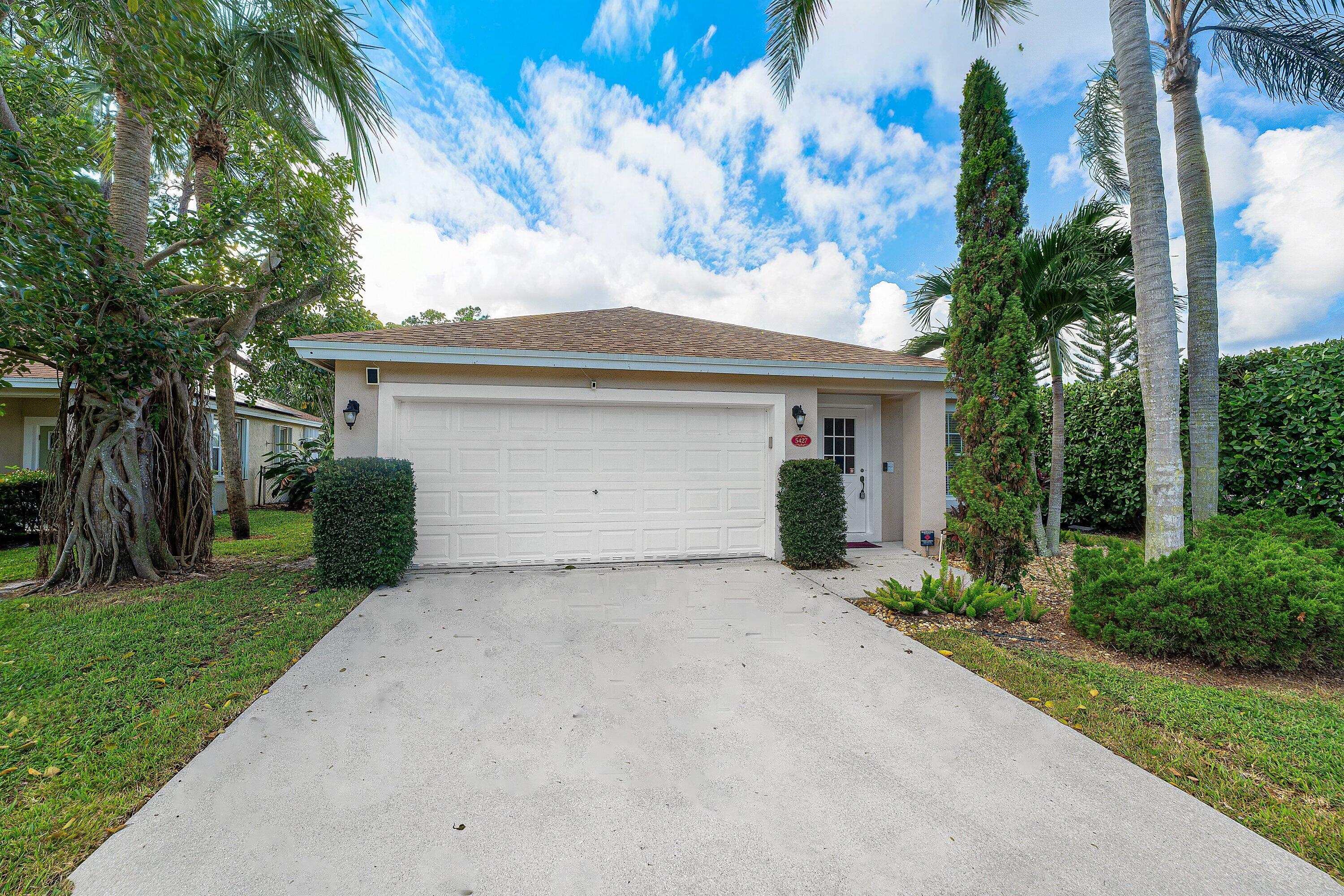 5427 Club Circle Property Photo 1