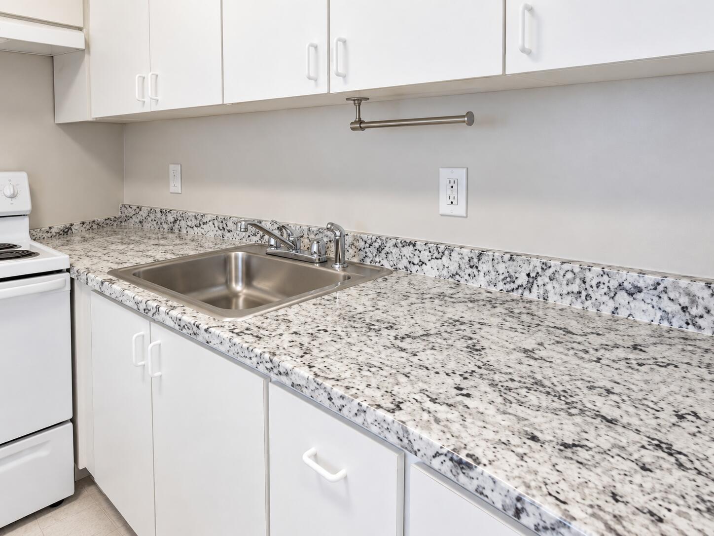 198 Markham J Property Photo 3