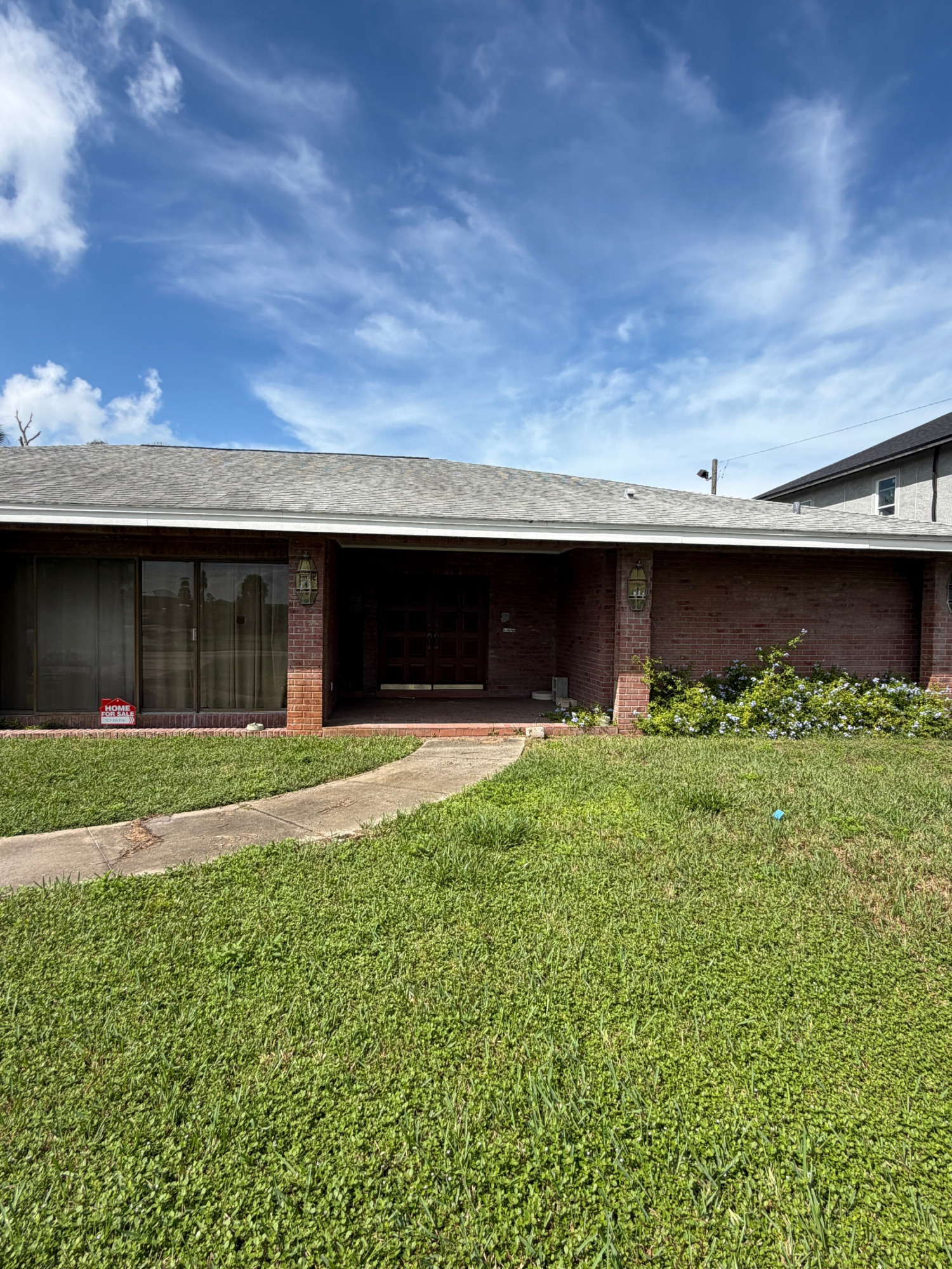 653 Bayshore Drive Property Photo 2