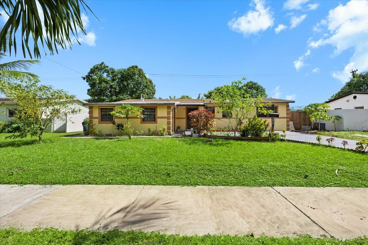 18921 Nw 24th Avenue Property Photo 4