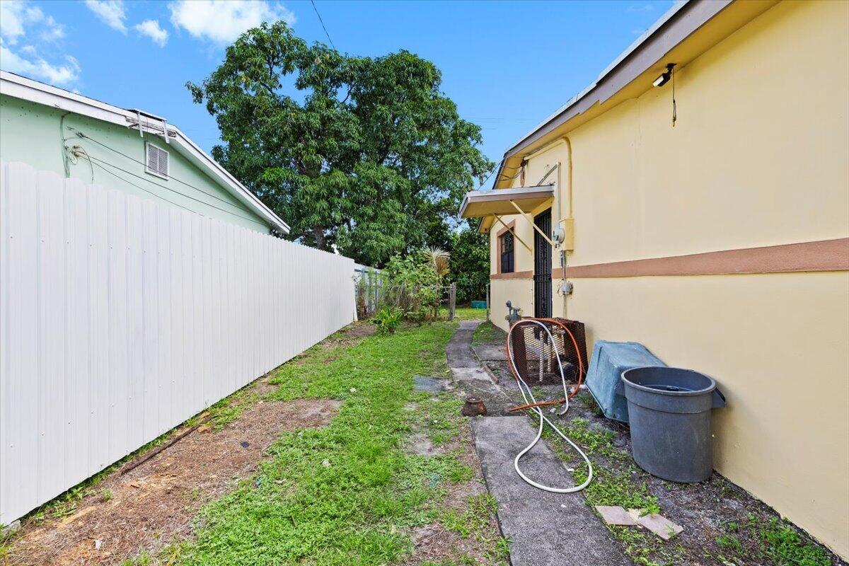 18921 Nw 24th Avenue Property Photo 27