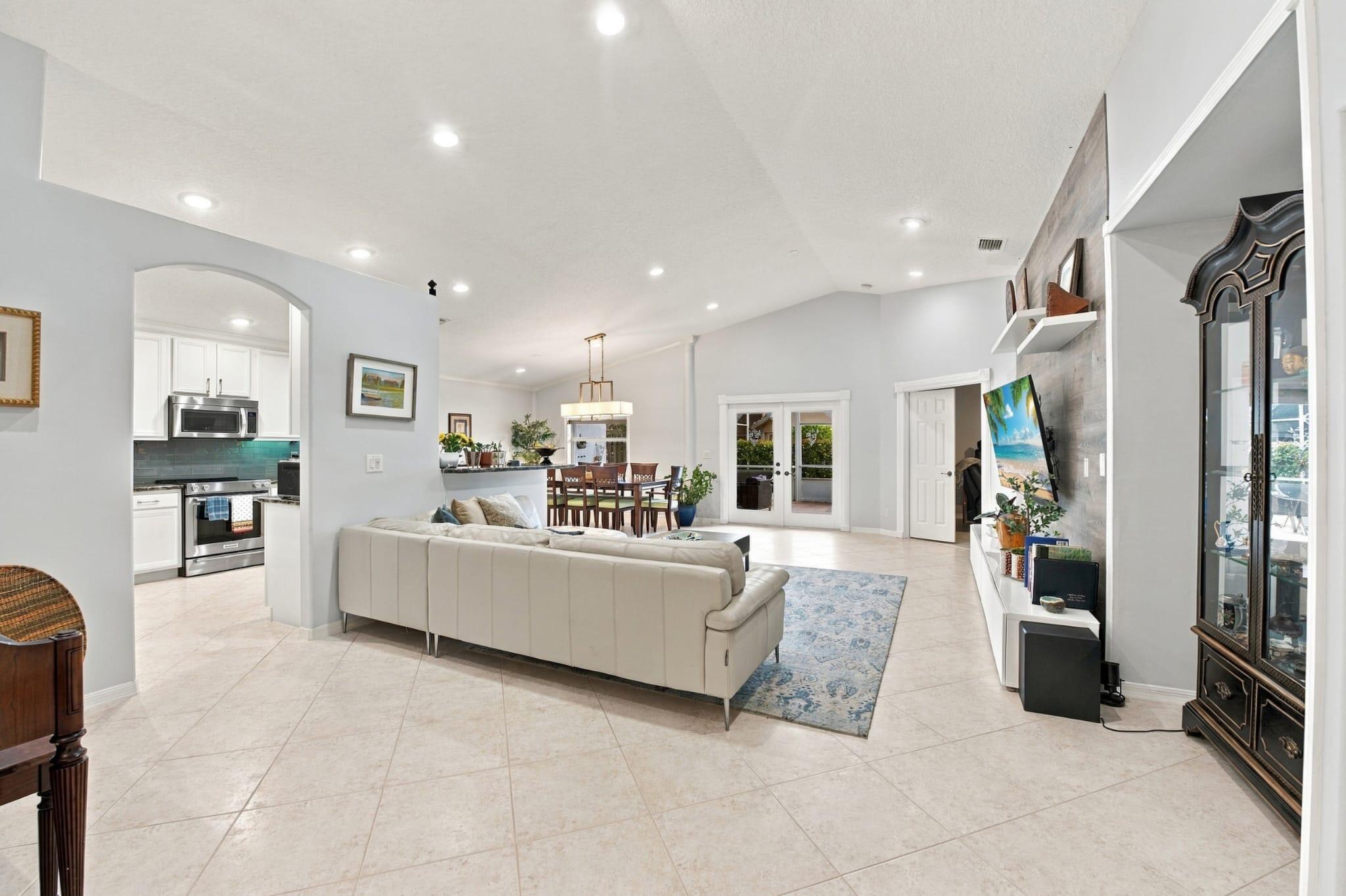 8335 Duomo Circle Property Photo 9
