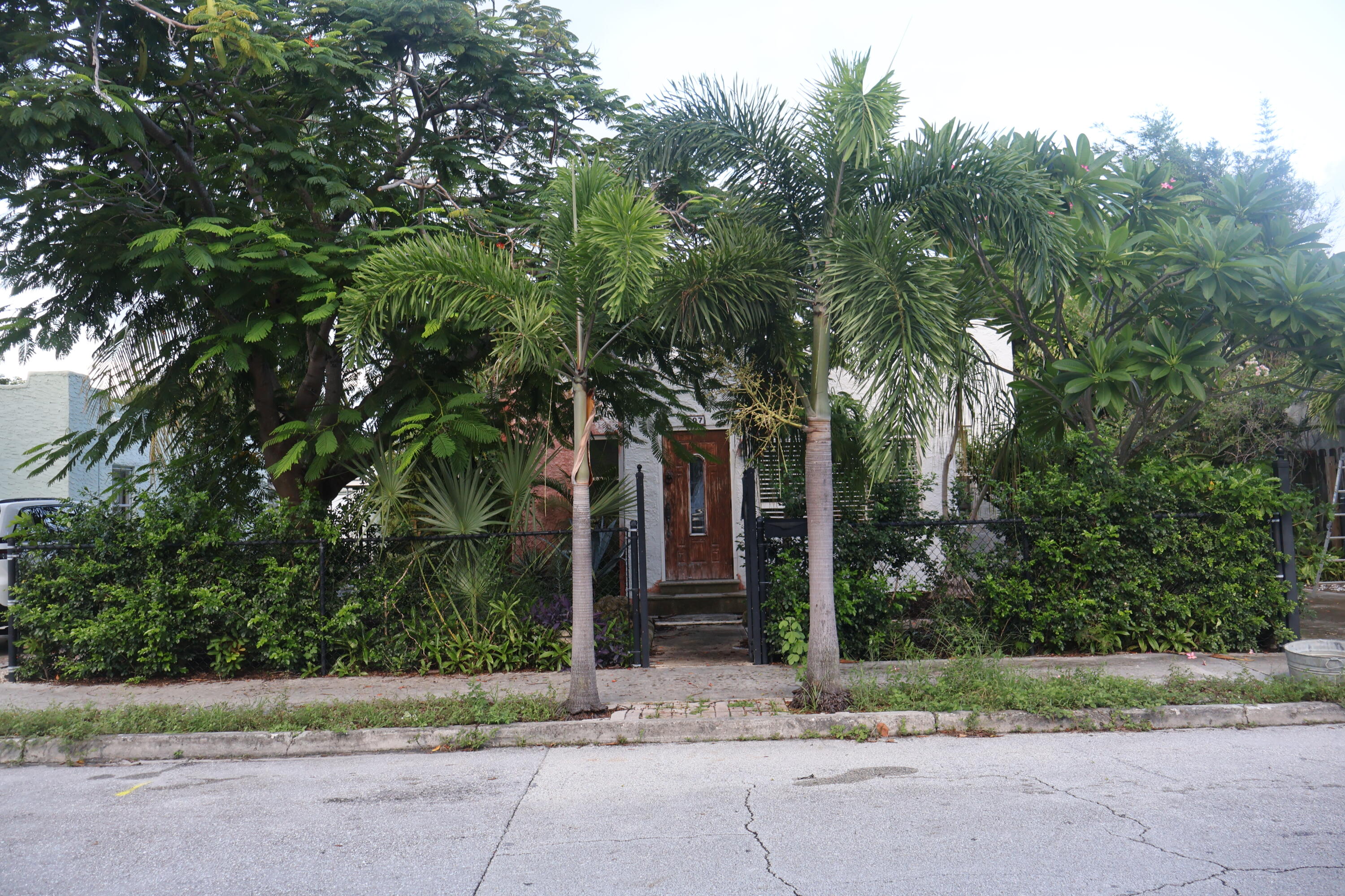 607 EL VEDADO Property Photo 1