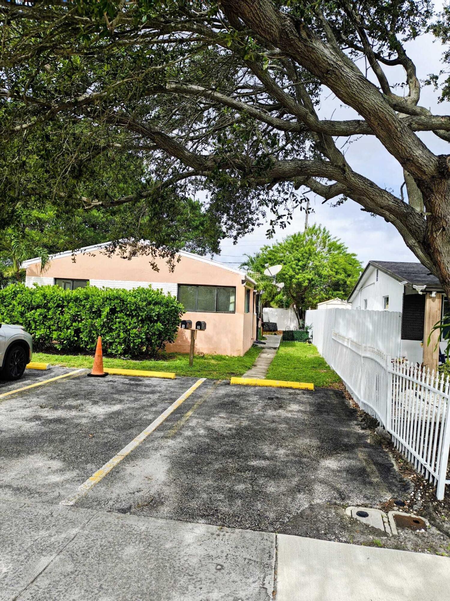 704 NW 3rd Court Unit 1 Property Photo 1