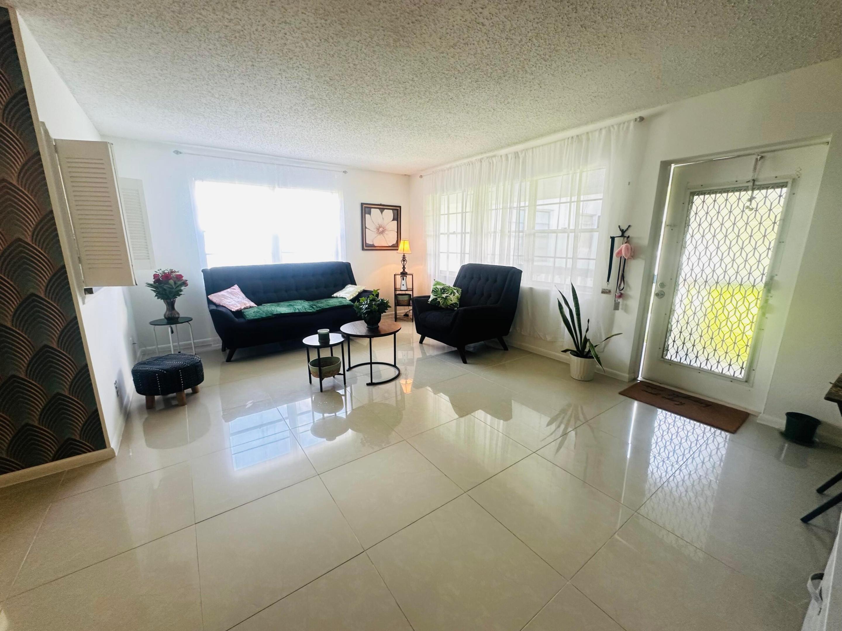 425 Durham N Property Photo 3
