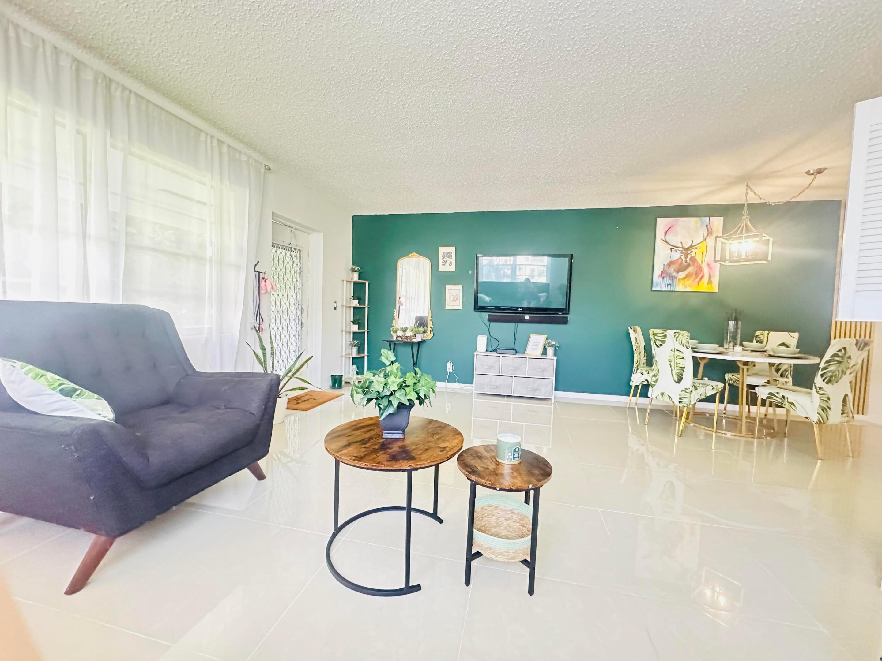 425 Durham N Property Photo 4