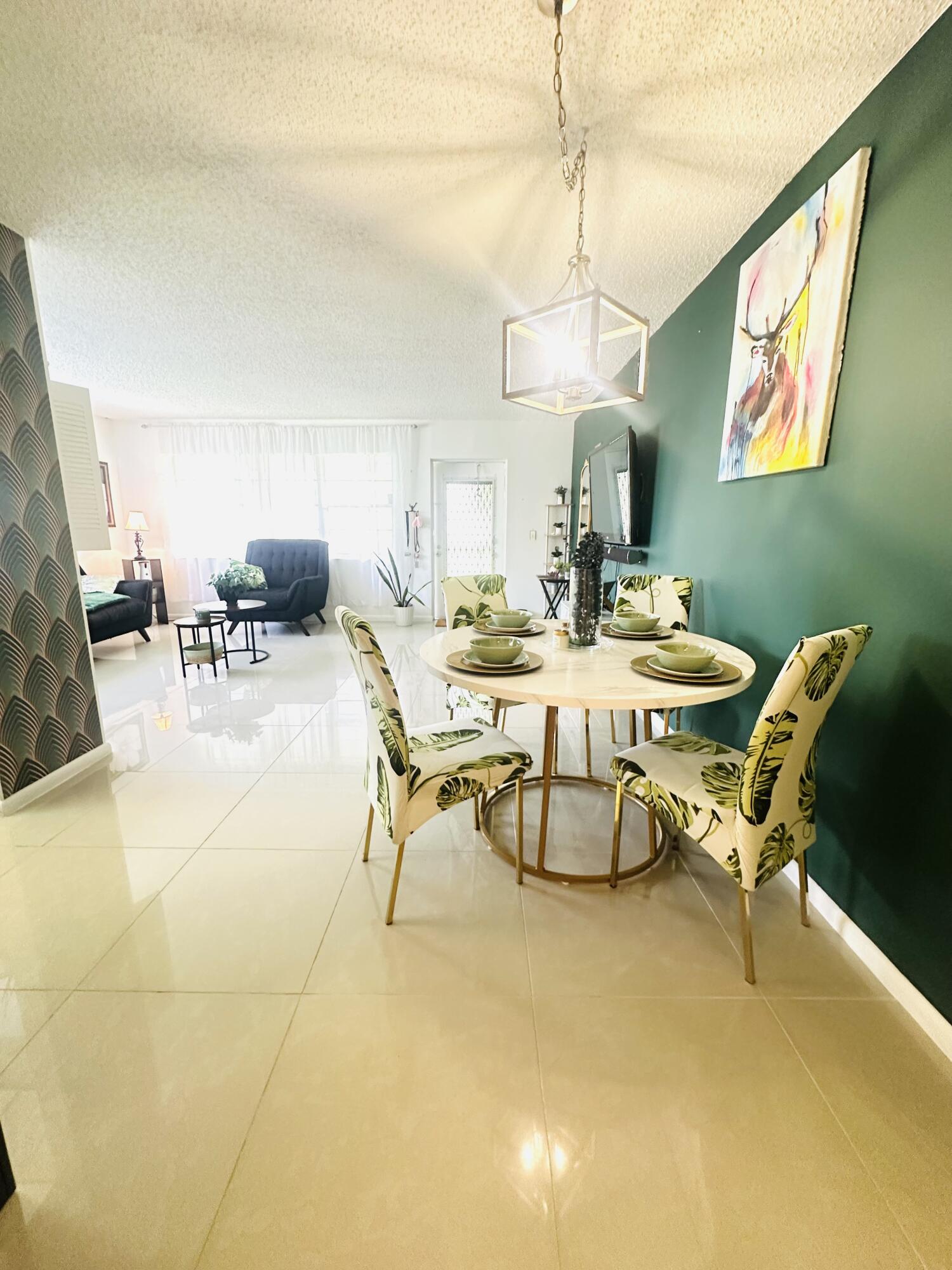 425 Durham N Property Photo 8
