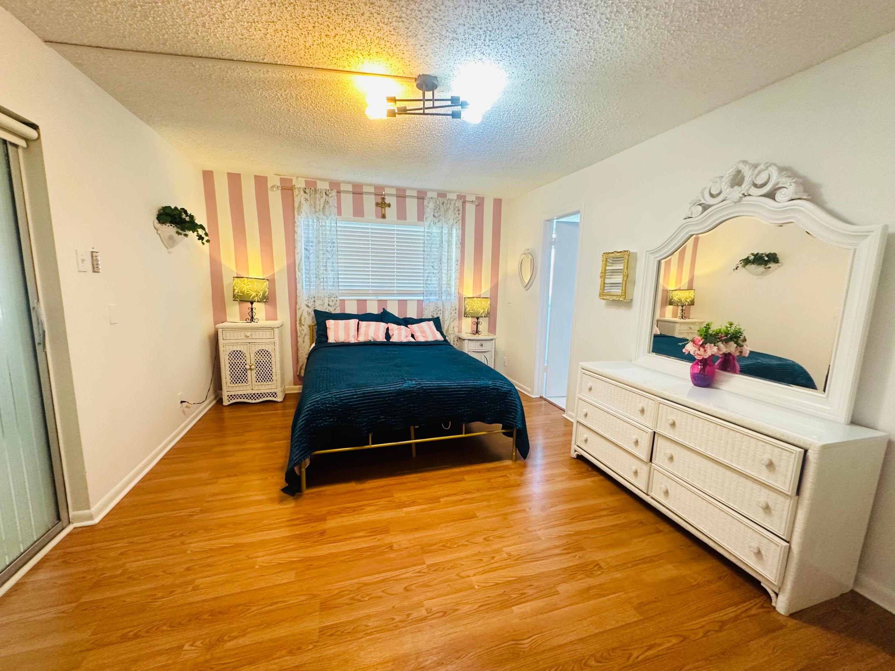 425 Durham N Property Photo 13