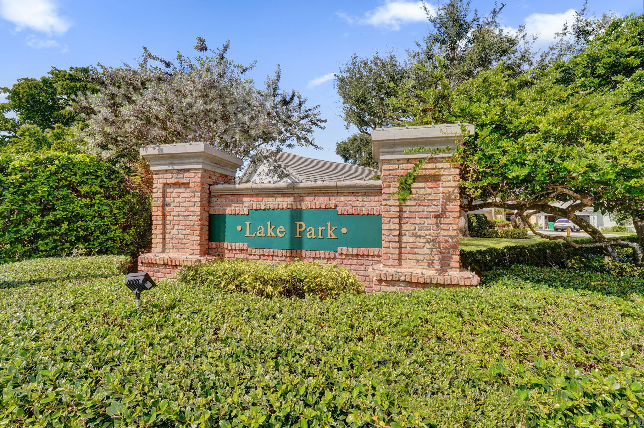 8932 S Lake Park Circle S Property Photo 2