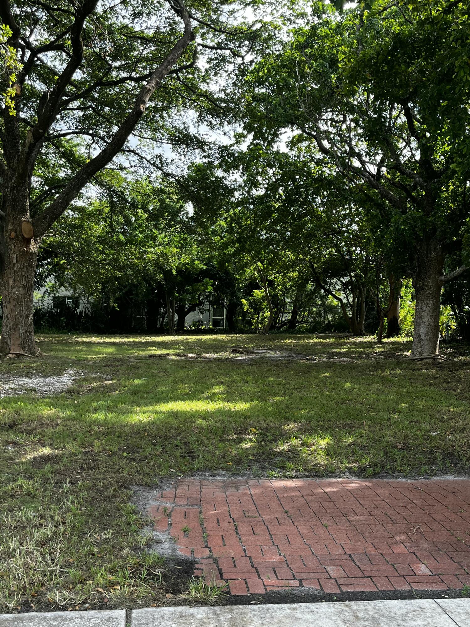 118 W Ocean Avenue Property Photo 2
