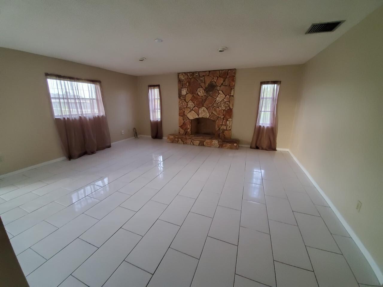 639 Nw Prima Vista Boulevard Property Photo 2