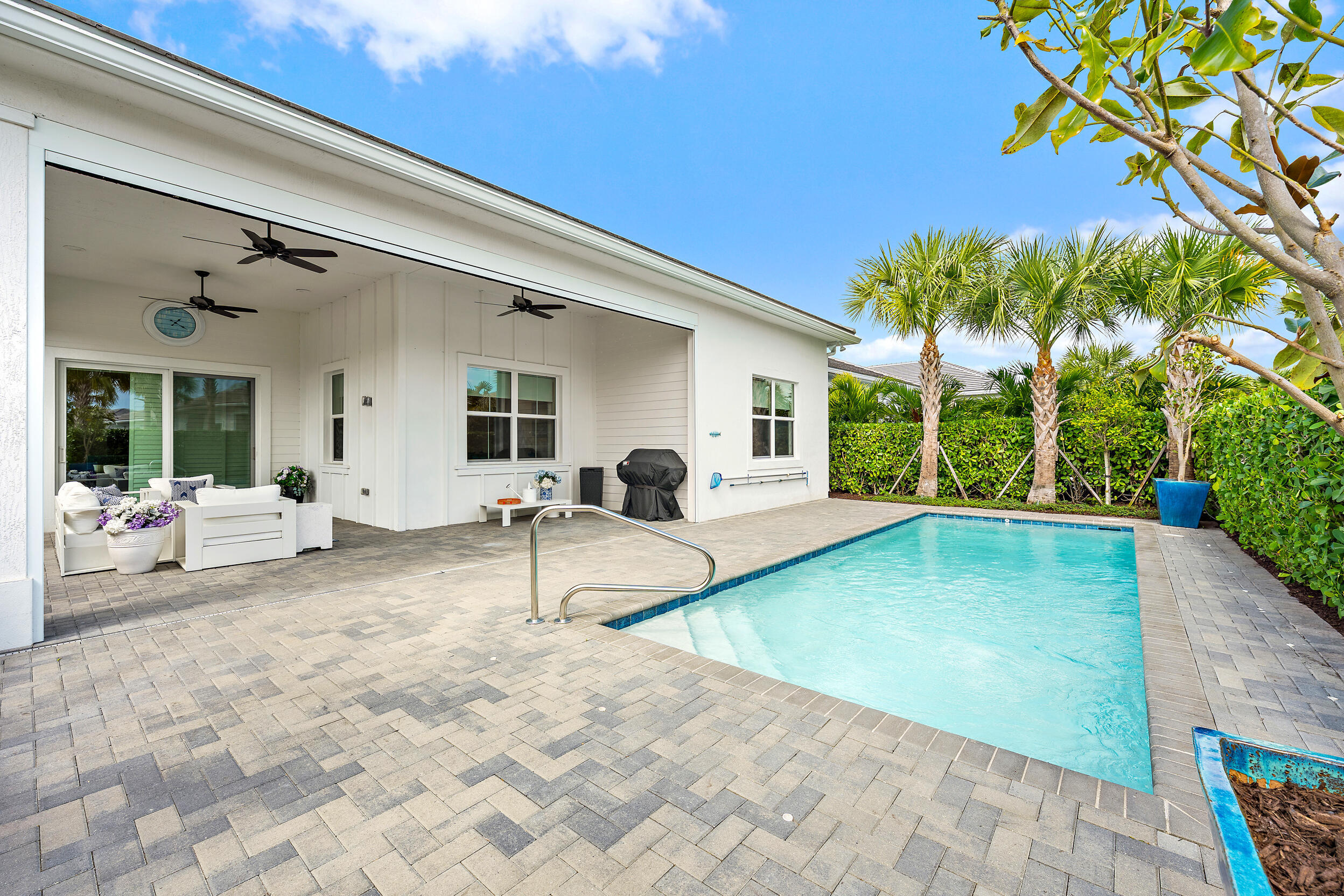 10038 Regency Way Property Photo 2