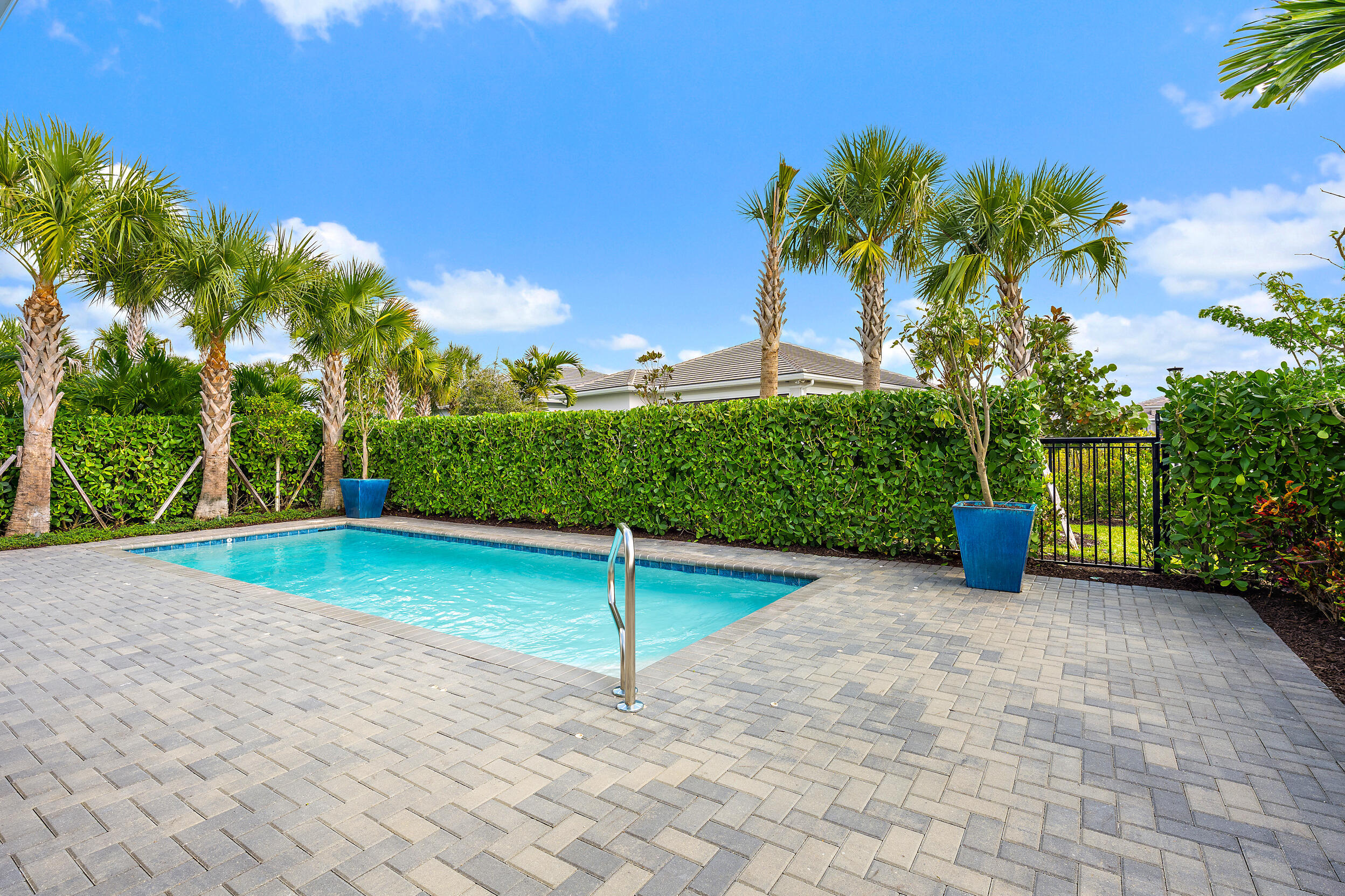 10038 Regency Way Property Photo 7