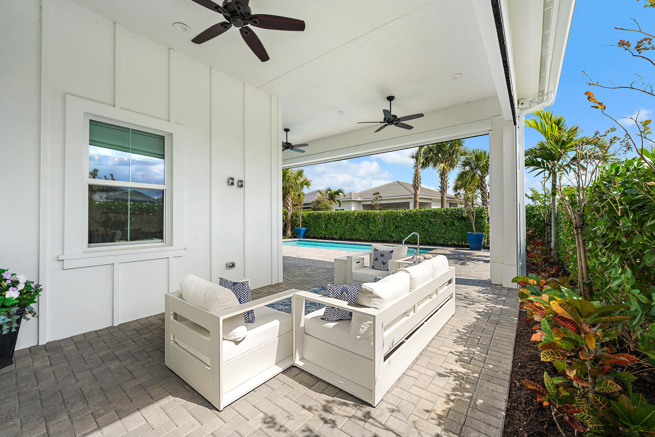 10038 Regency Way Property Photo 8