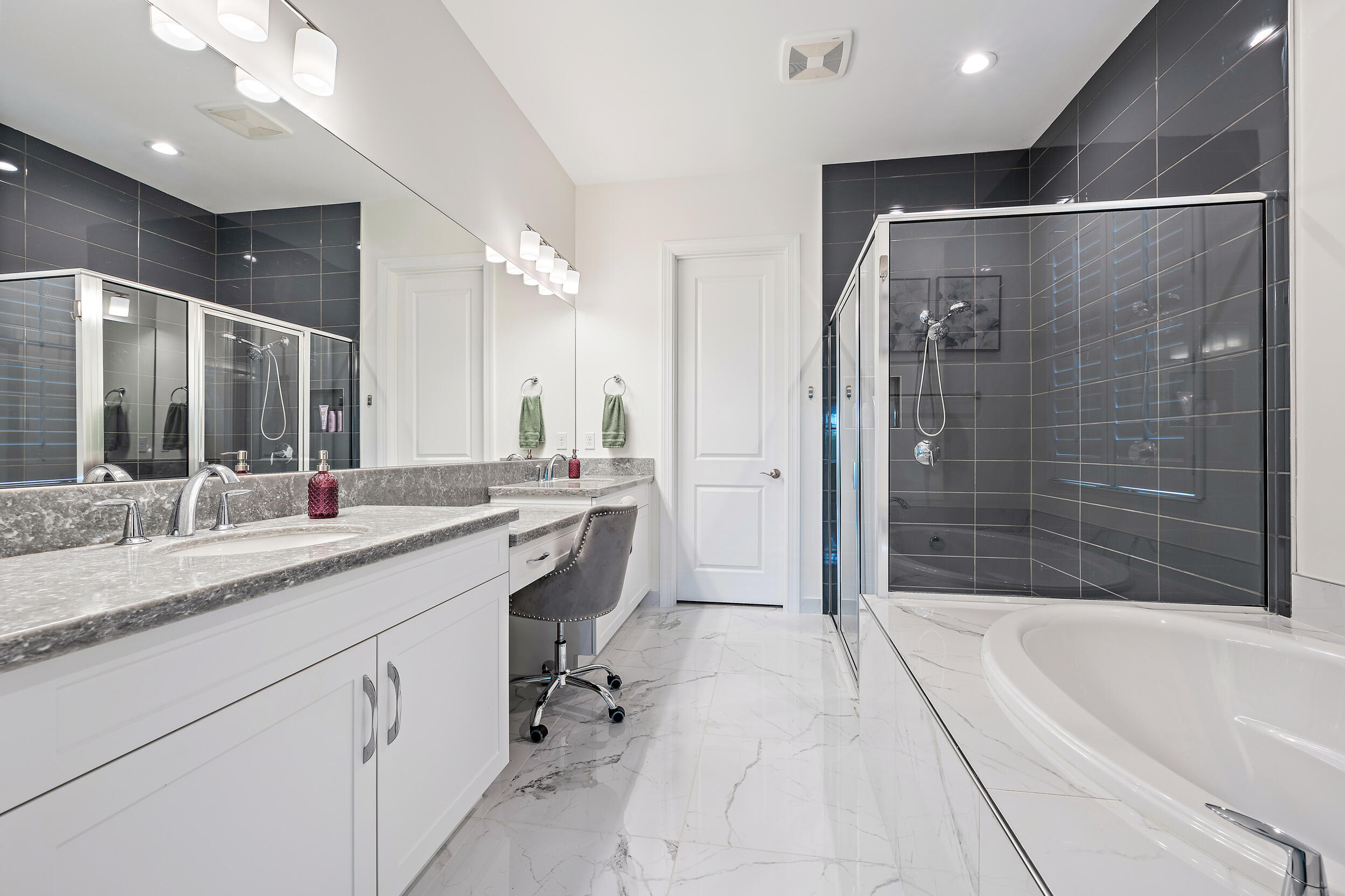 10038 Regency Way Property Photo 17