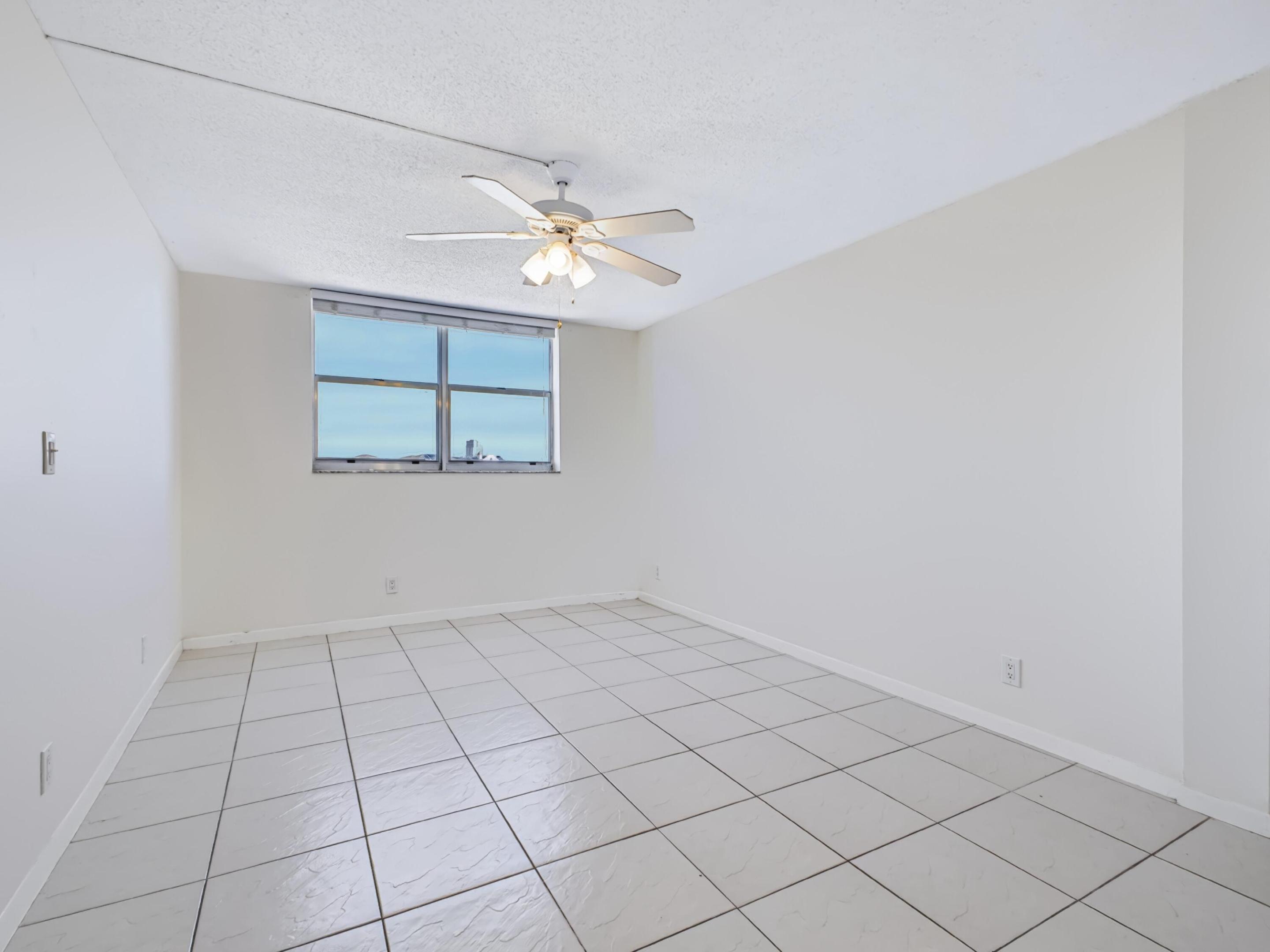 500 Executive Center Drive 5m Property Photo 10