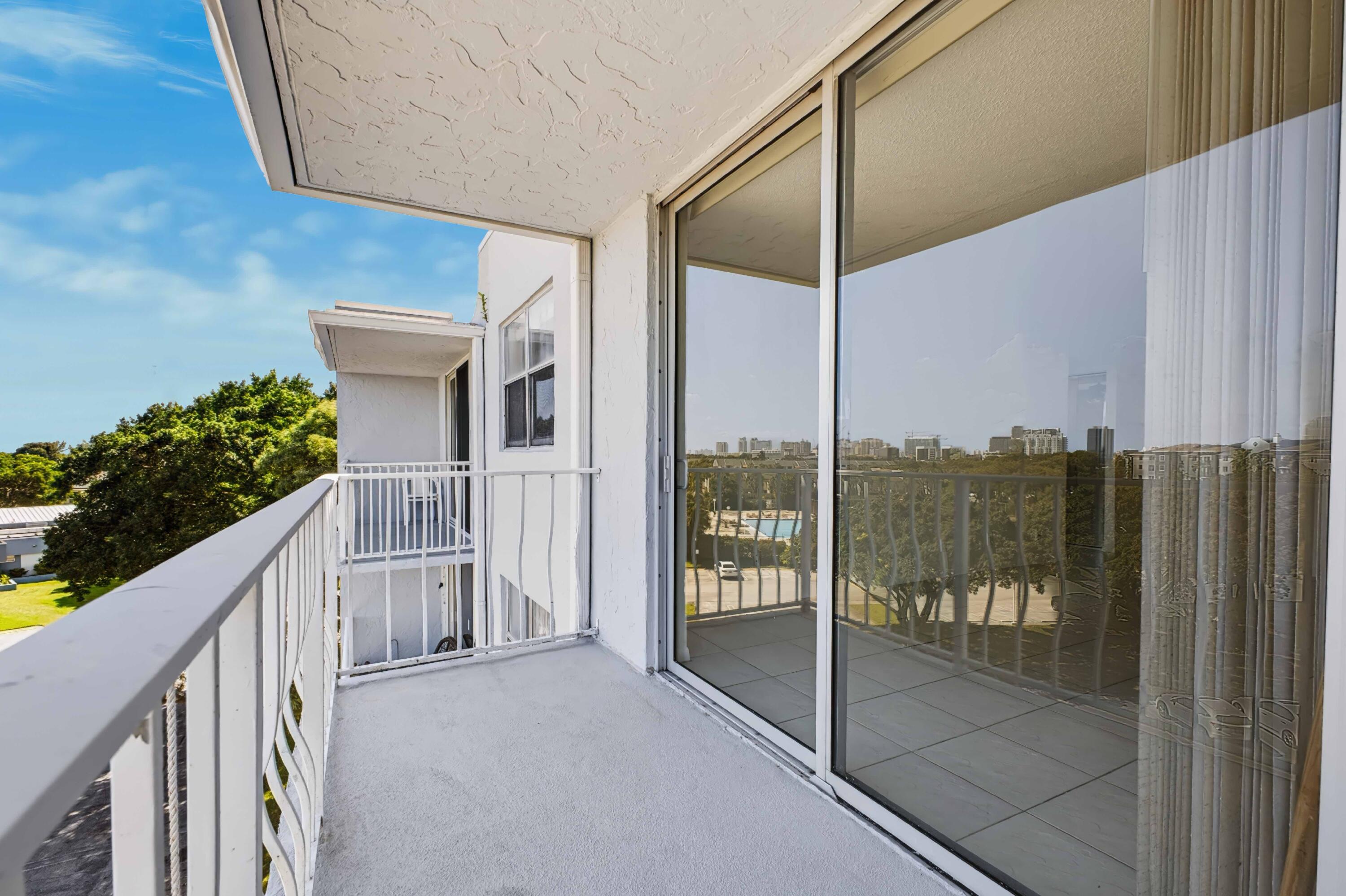 500 Executive Center Drive 5m Property Photo 14