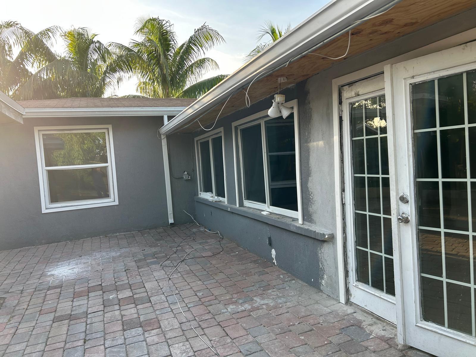 221 Nw 40th Street Property Photo 1