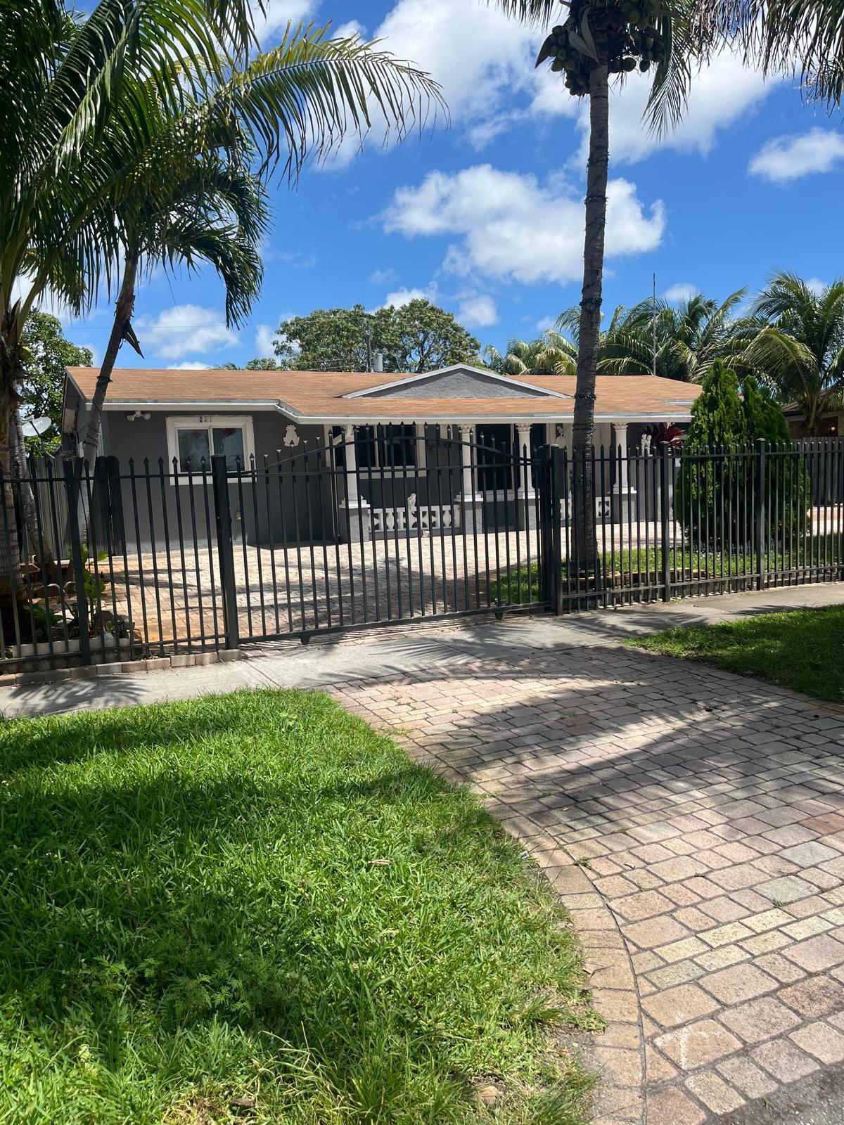 221 Nw 40th Street Property Photo 3