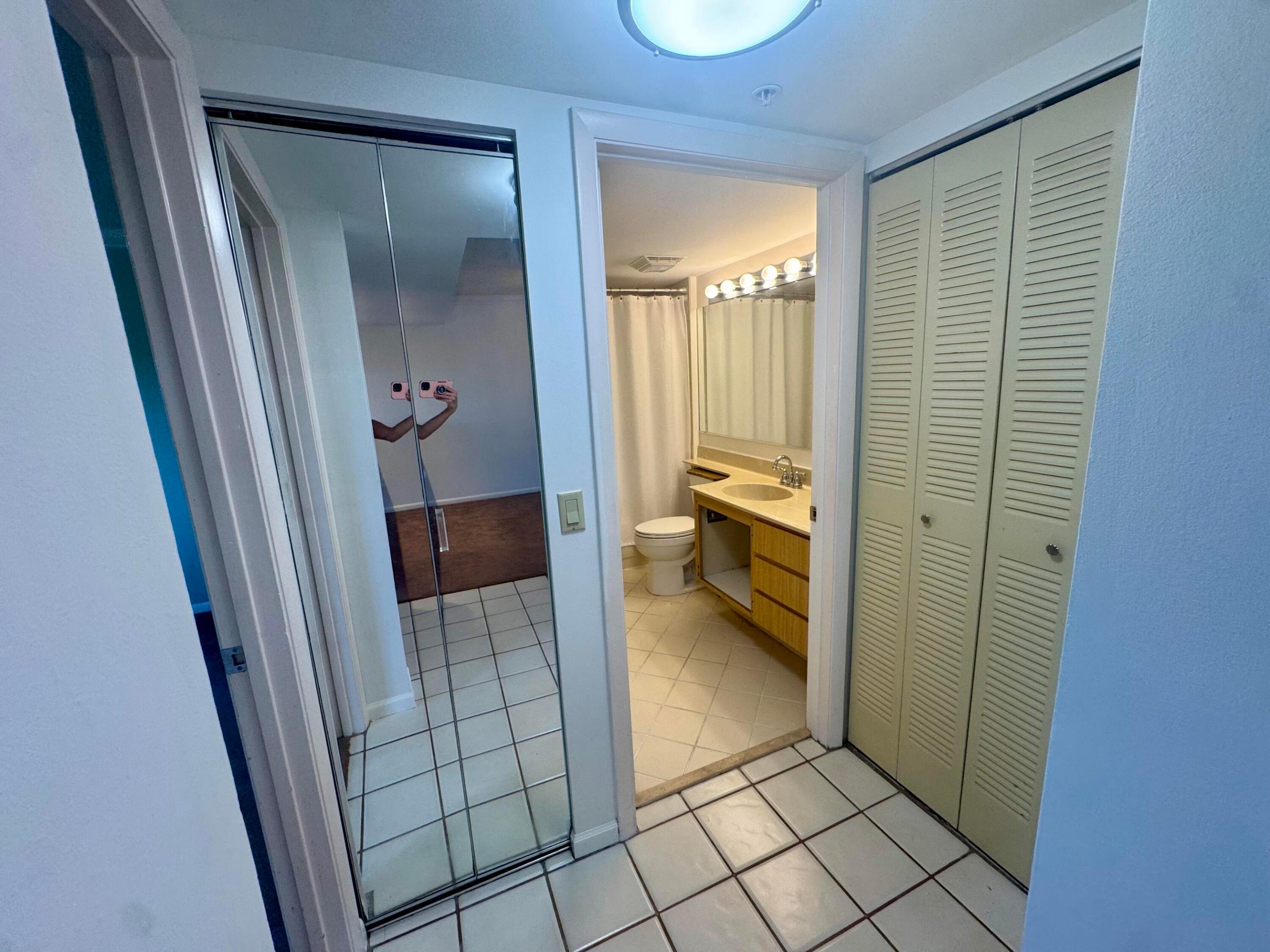 601 Seafarer Circle 405 Property Photo 4