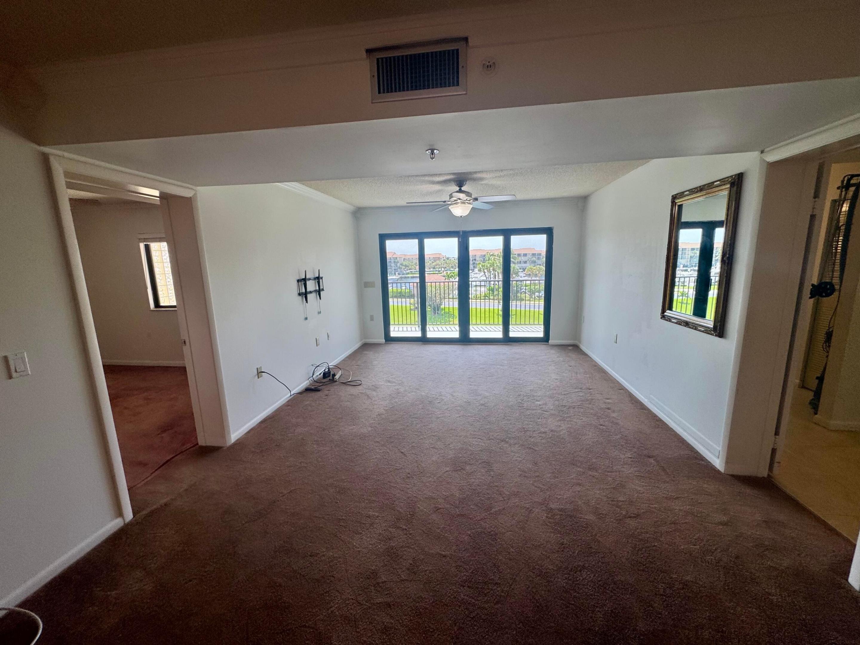 601 Seafarer Circle 405 Property Photo 8