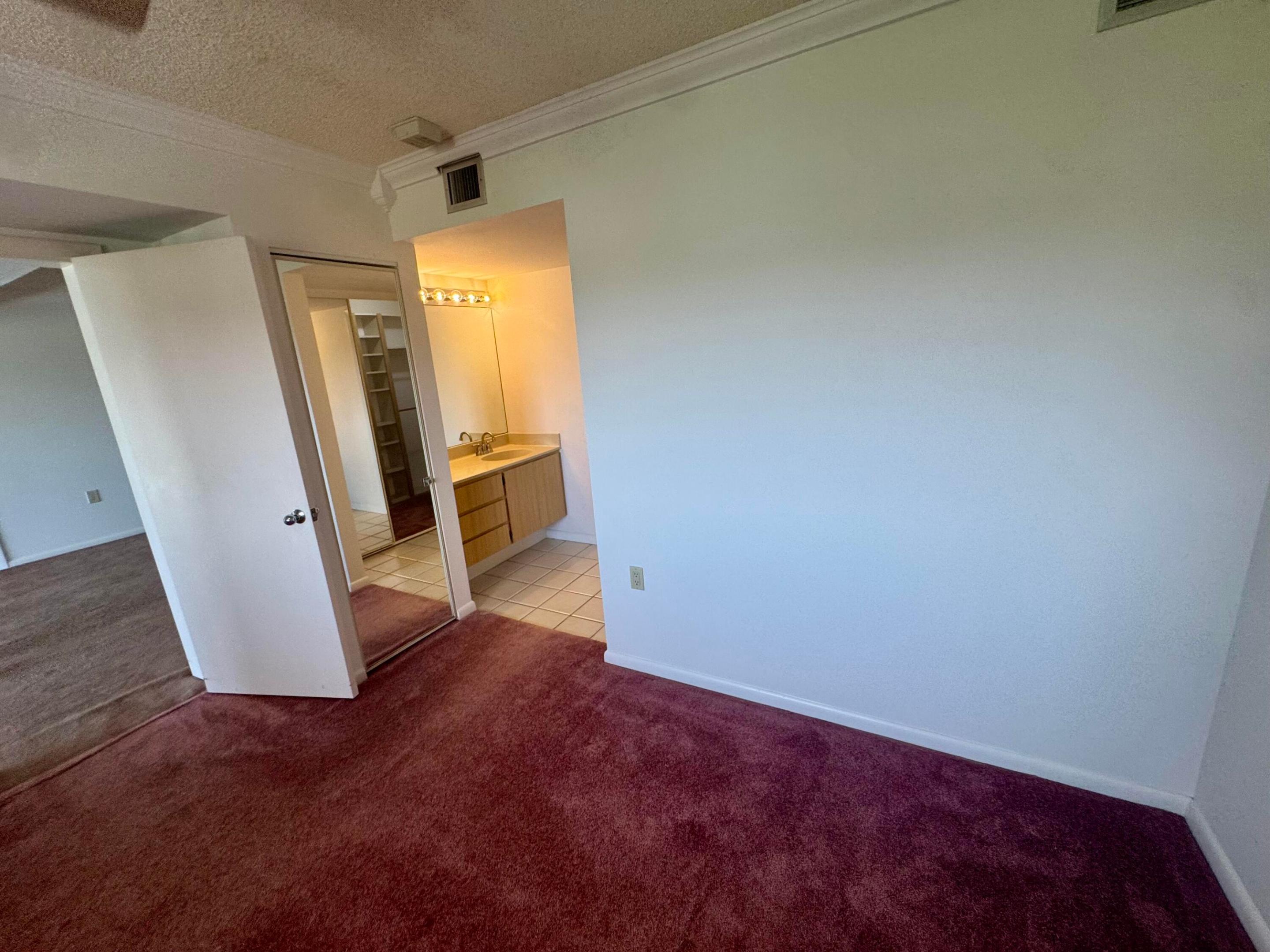 601 Seafarer Circle 405 Property Photo 18