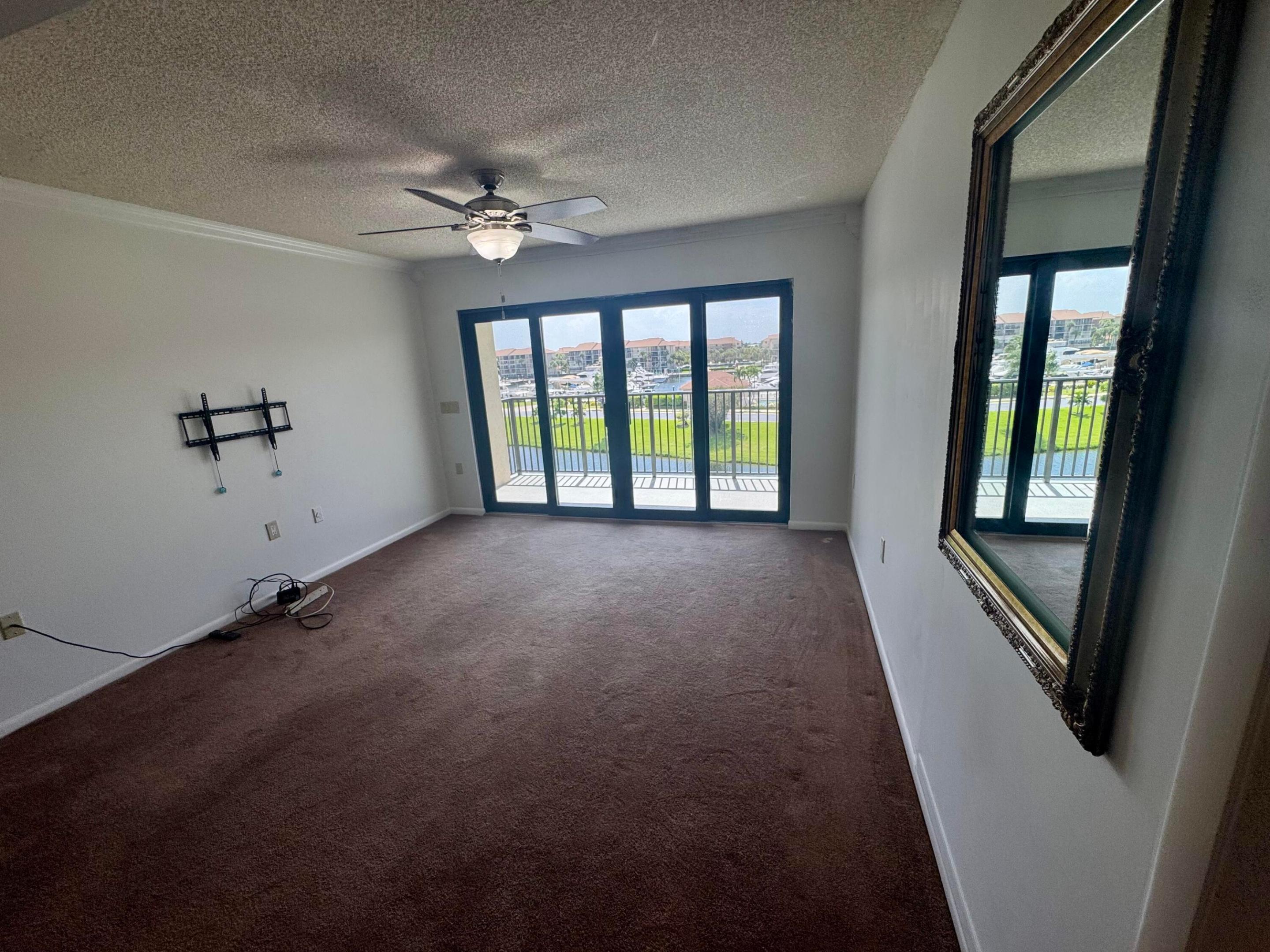 601 Seafarer Circle 405 Property Photo 29