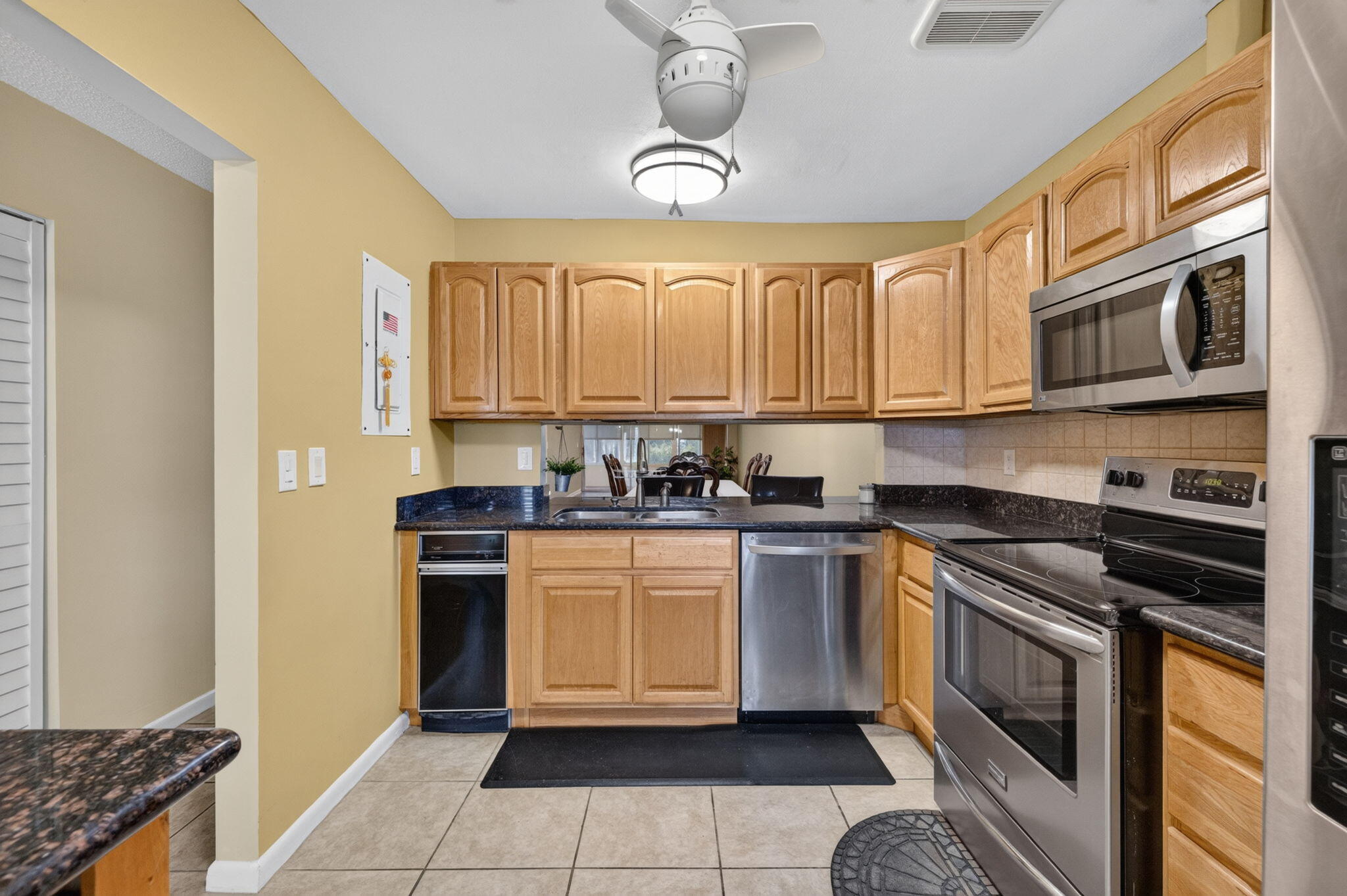 930 Savannas Point Drive B Property Photo 13