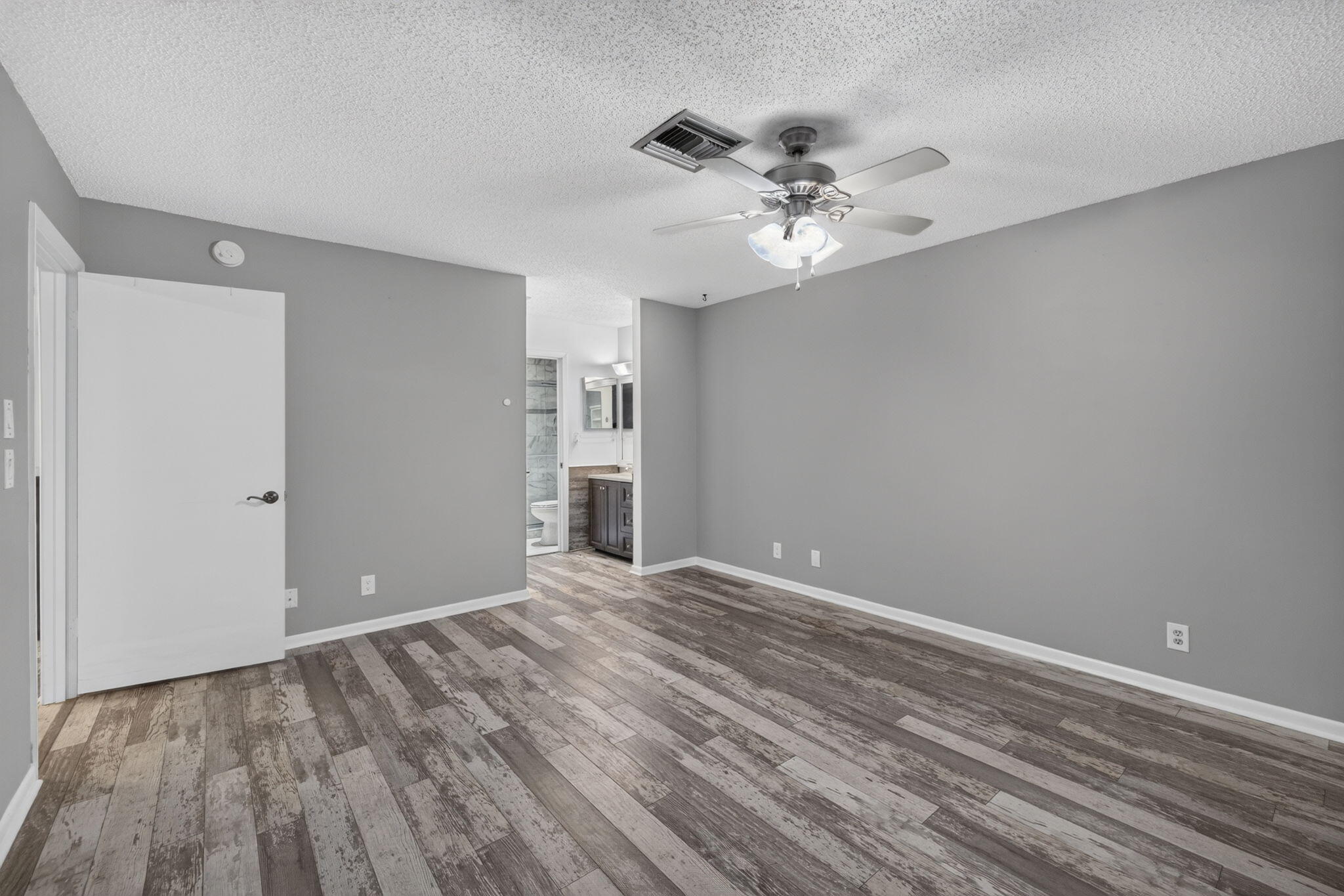 930 Savannas Point Drive B Property Photo 17