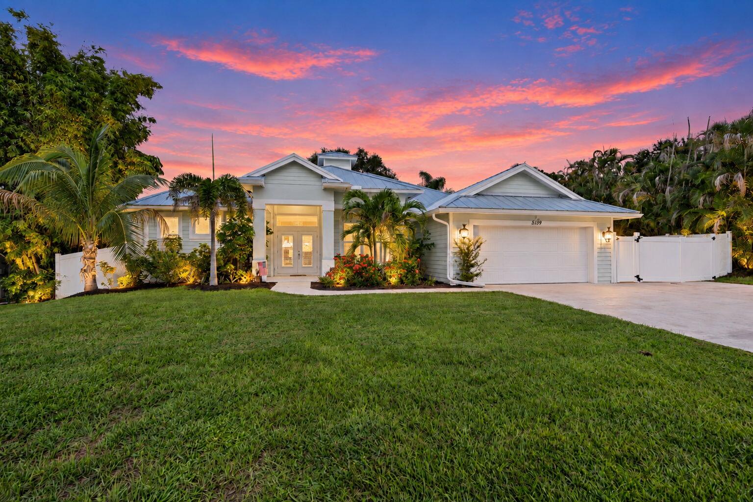 5139 SE HORSESHOE POINT Road Property Photo 1