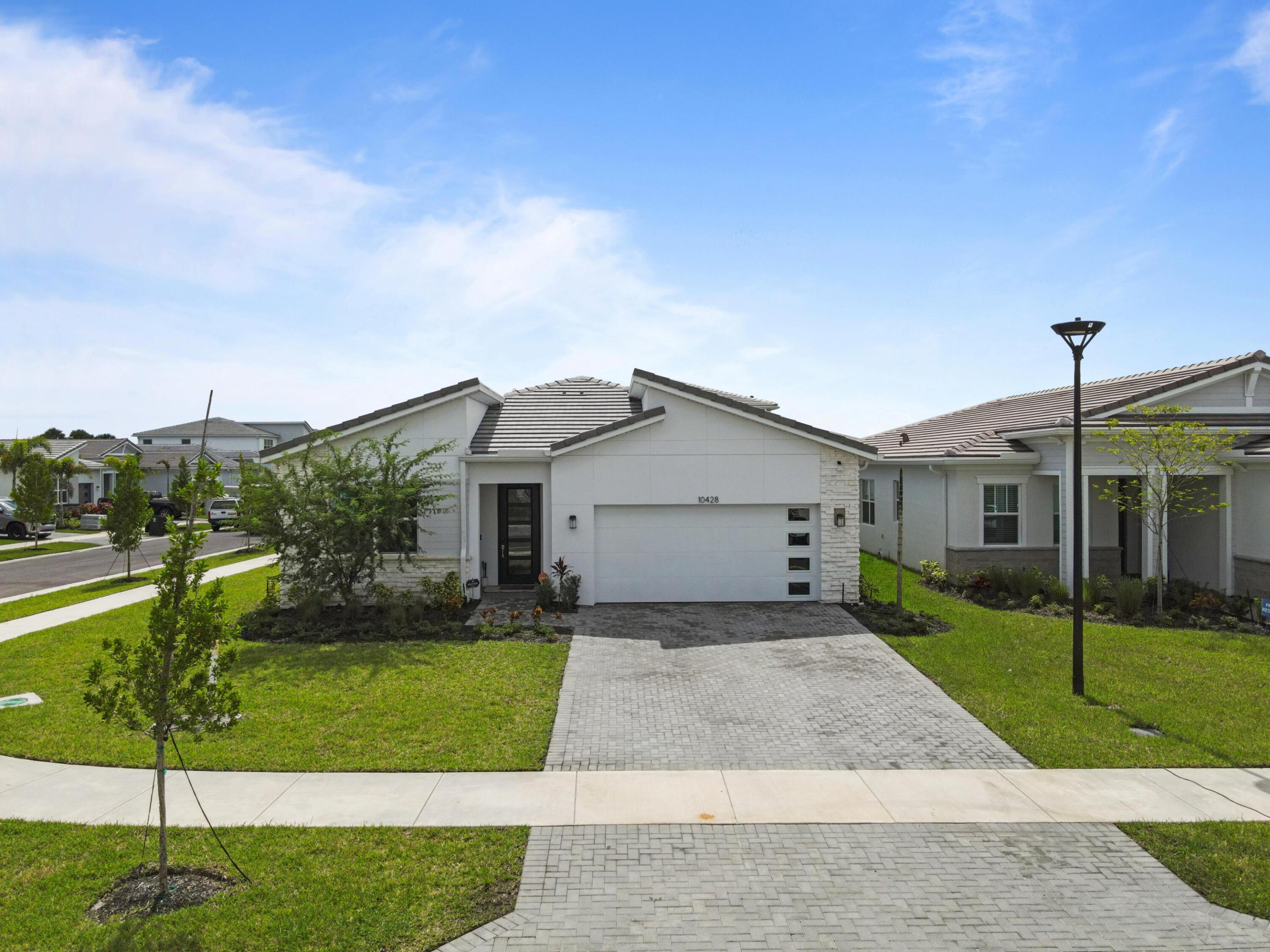 10428 Sw Jadewood Court Property Photo 2