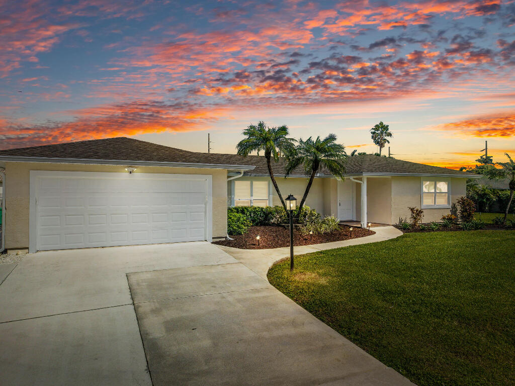 2349 Se Delano Road Property Photo 1