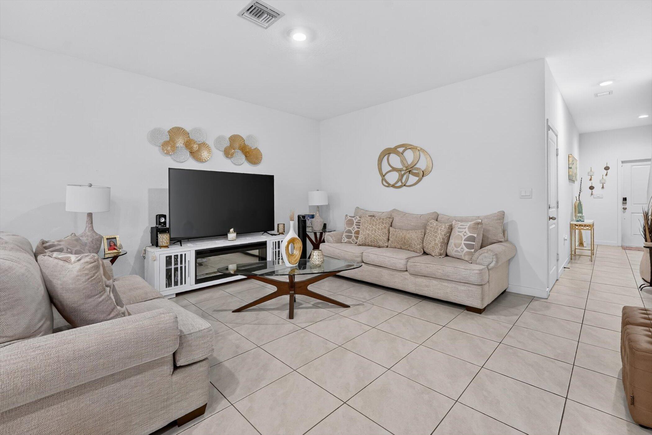 353 Nw 9th Street Property Photo 9