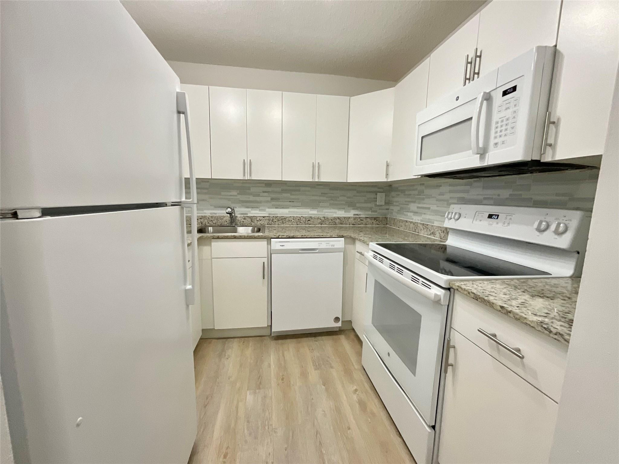 9517 Fontainebleau Boulevard 561-412 Property Photo 1