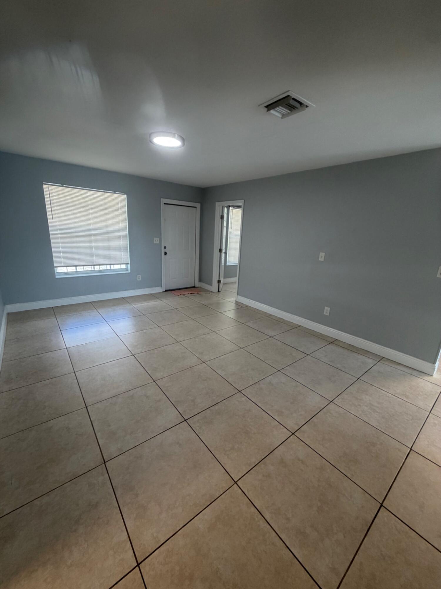 2910 Nw 195th Street Property Photo 3