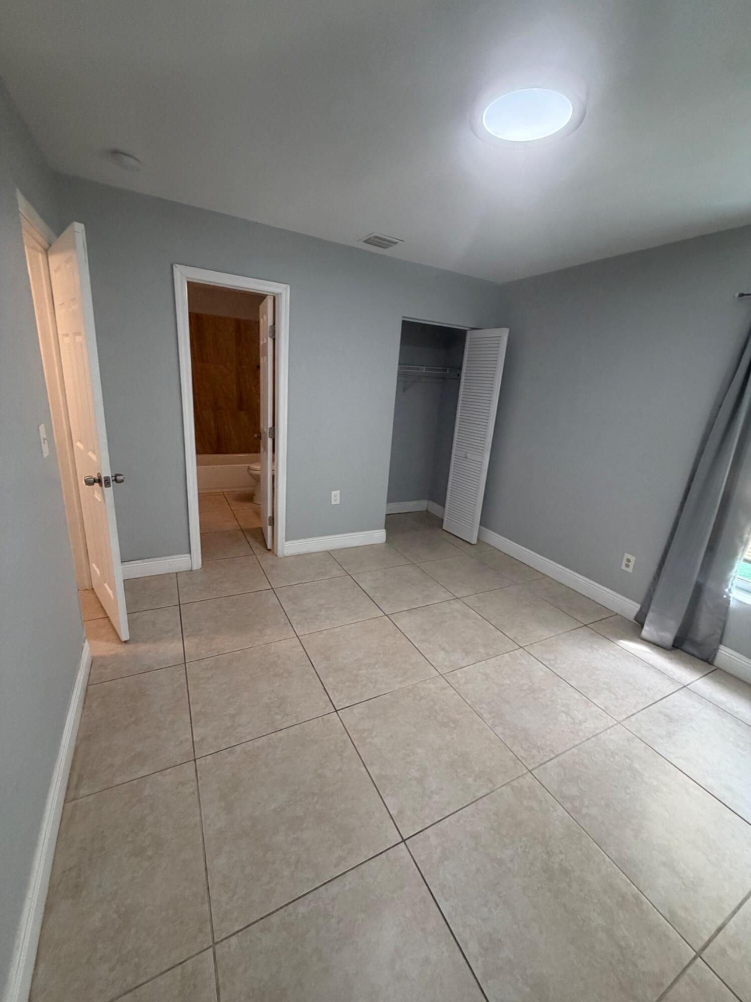 2910 Nw 195th Street Property Photo 6