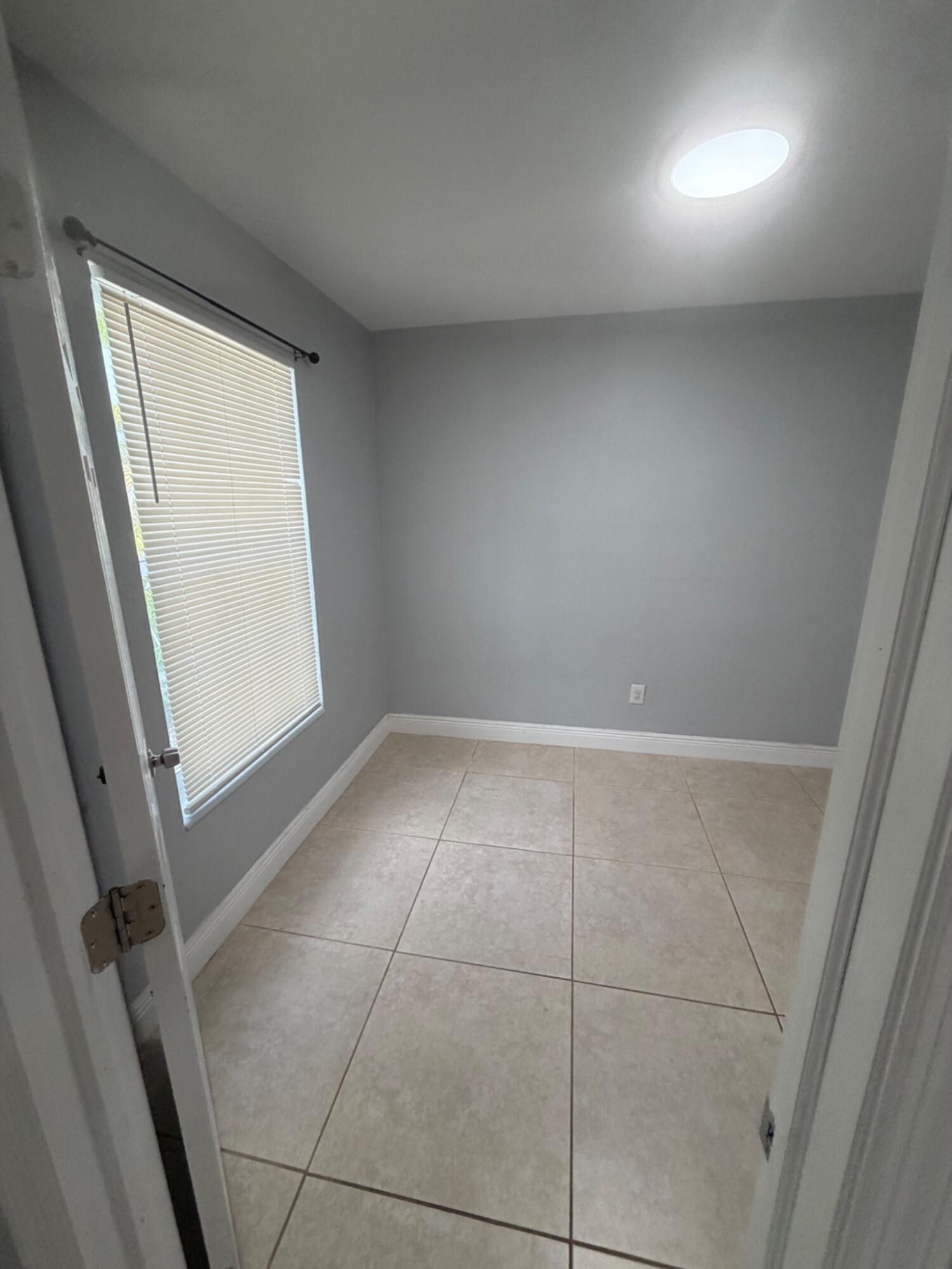 2910 Nw 195th Street Property Photo 8