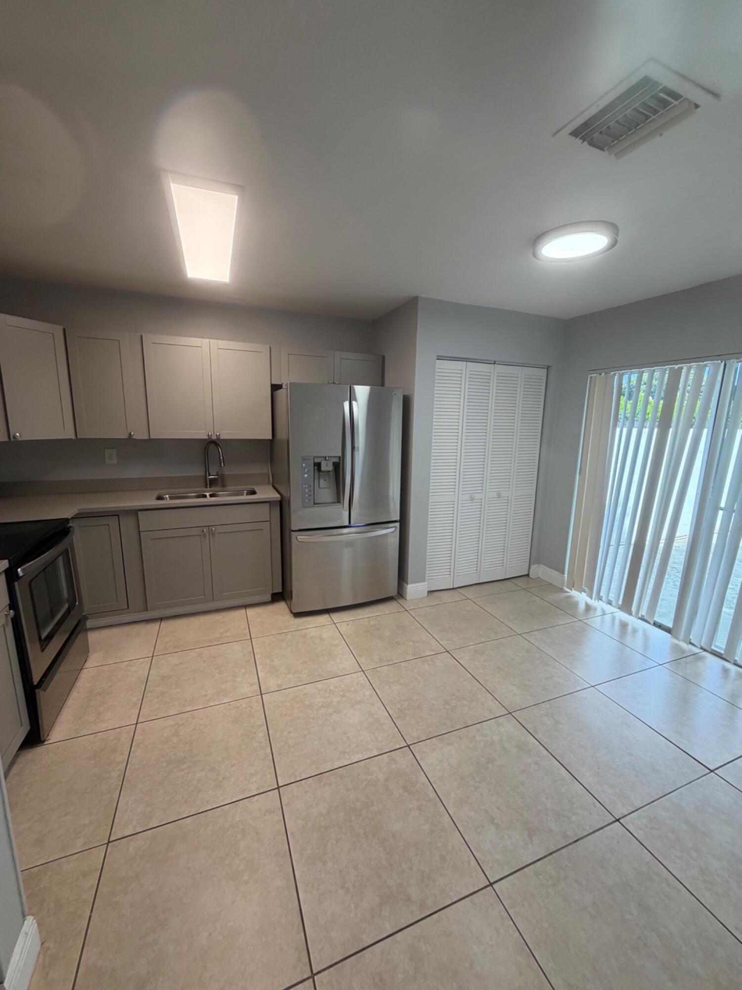 2910 Nw 195th Street Property Photo 9