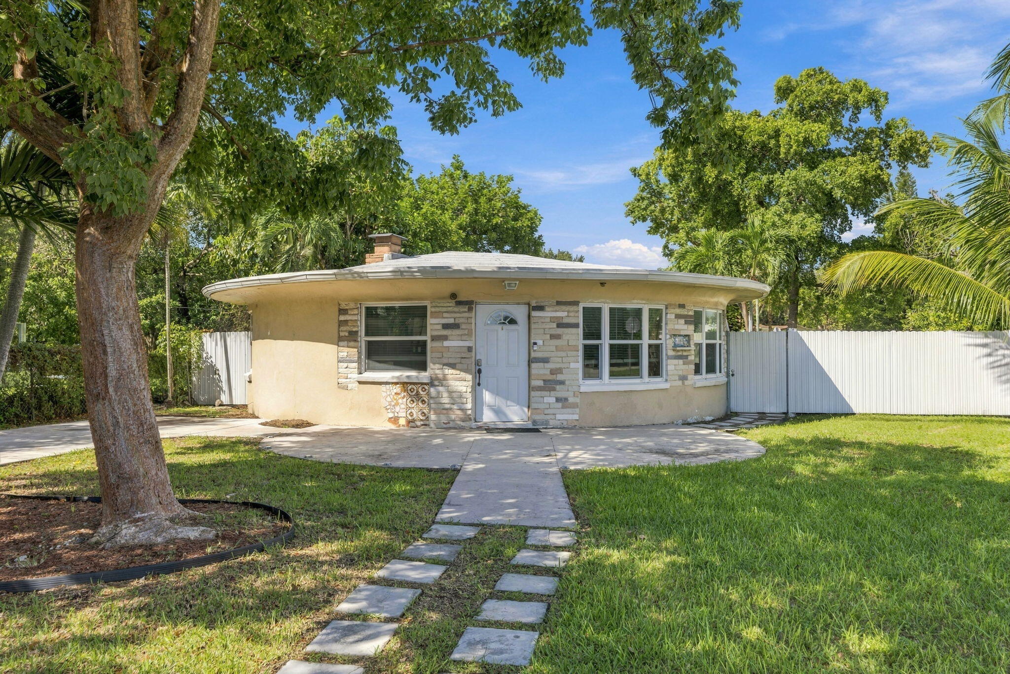 6100 Hayes Street Property Photo 1