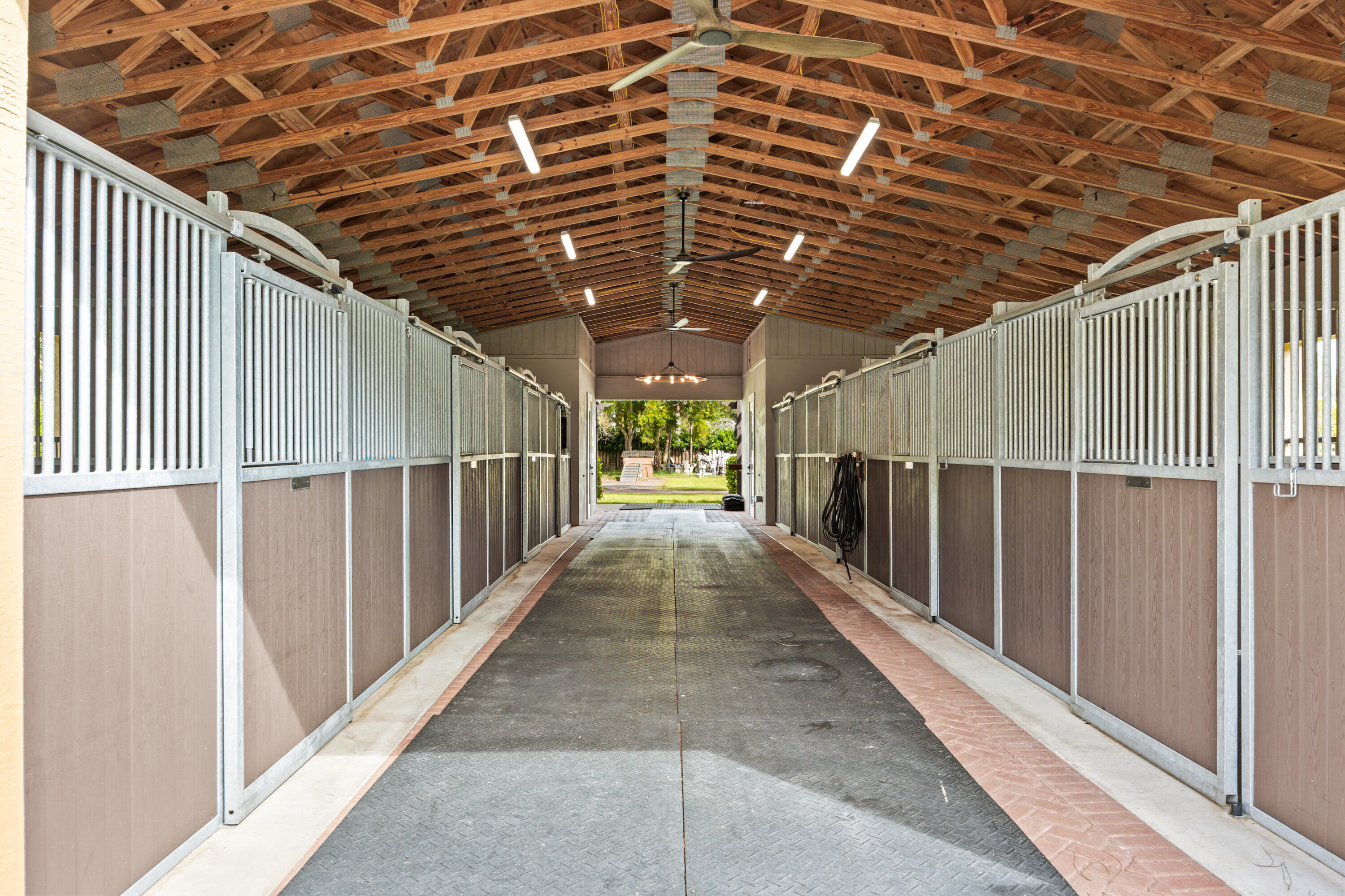 14407 Halter Road Barn Property Photo 3