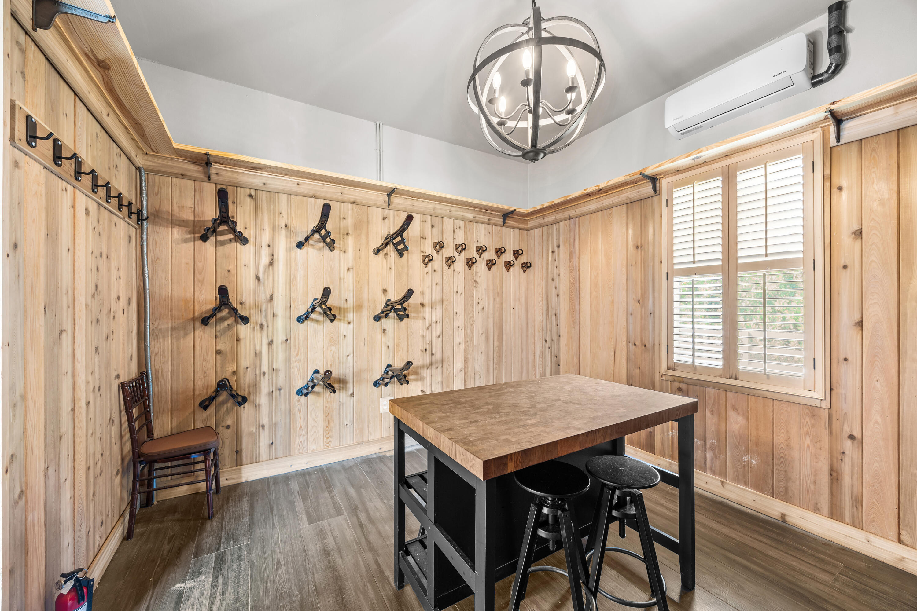 14407 Halter Road Barn Property Photo 6