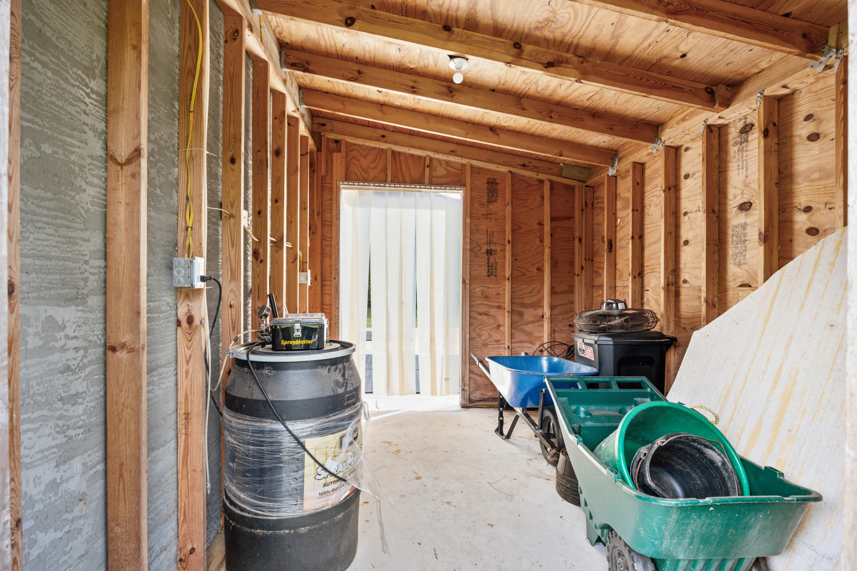 14407 Halter Road Barn Property Photo 9