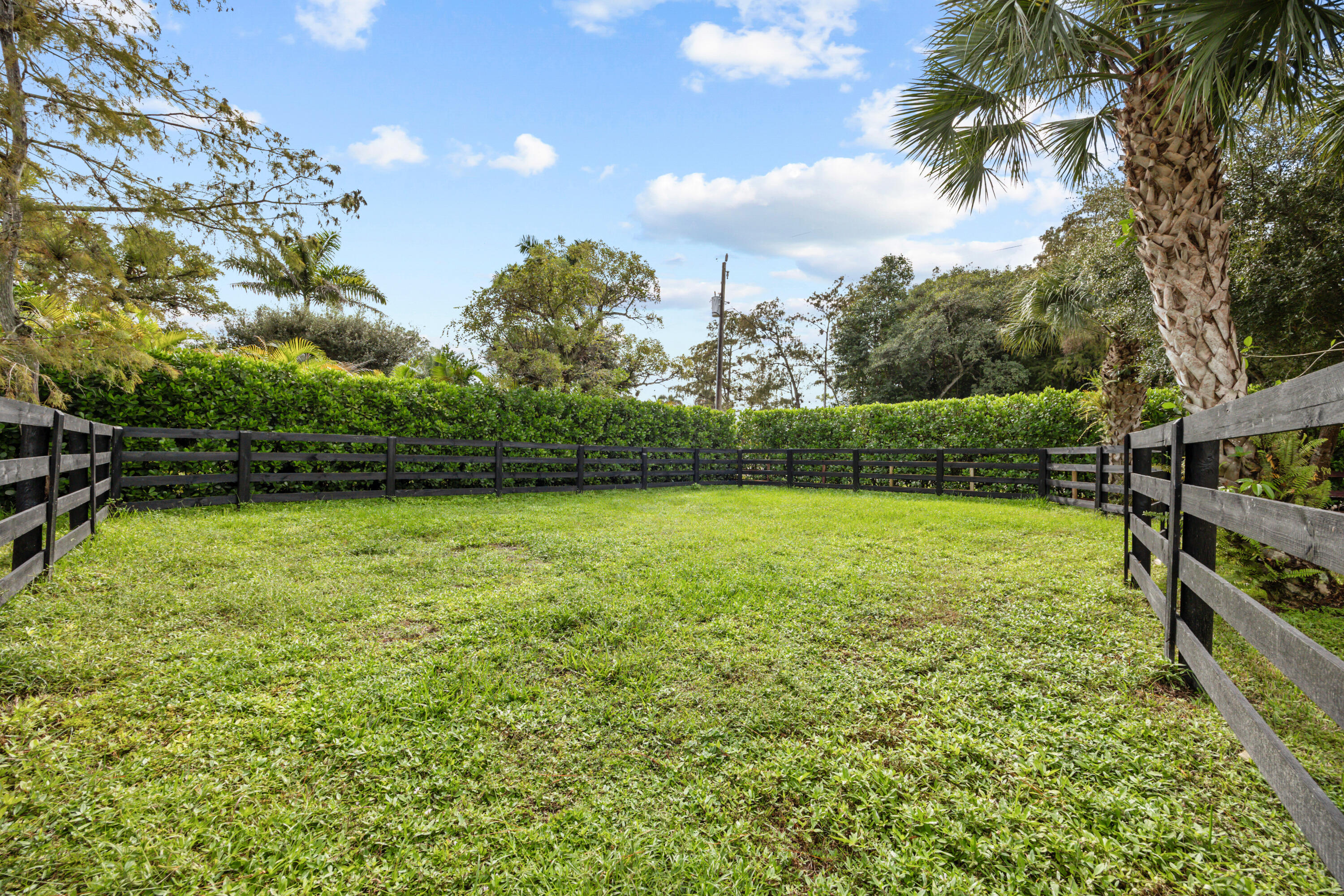 14407 Halter Road Barn Property Photo 12