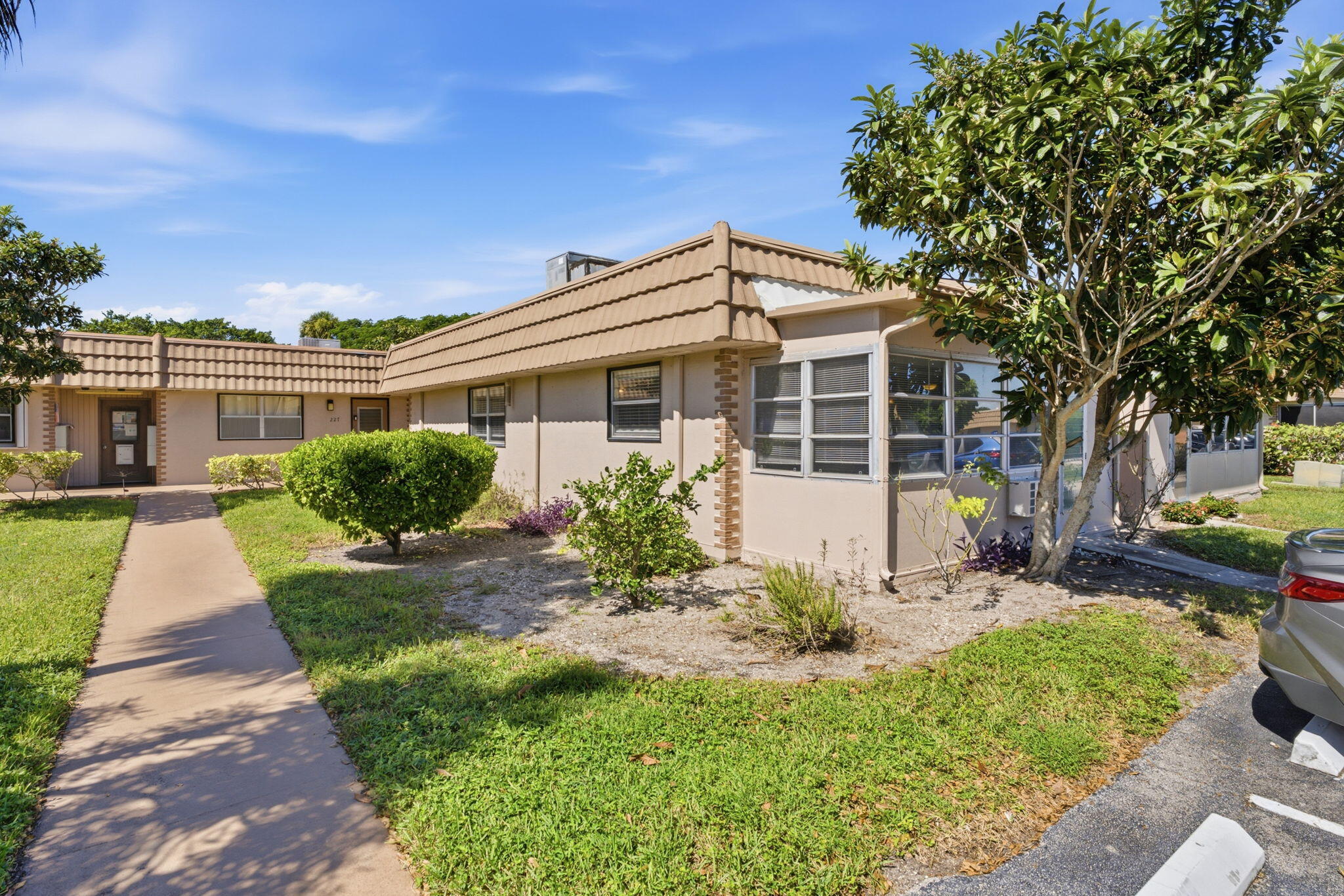 226 Seville Boulevard Property Photo 1